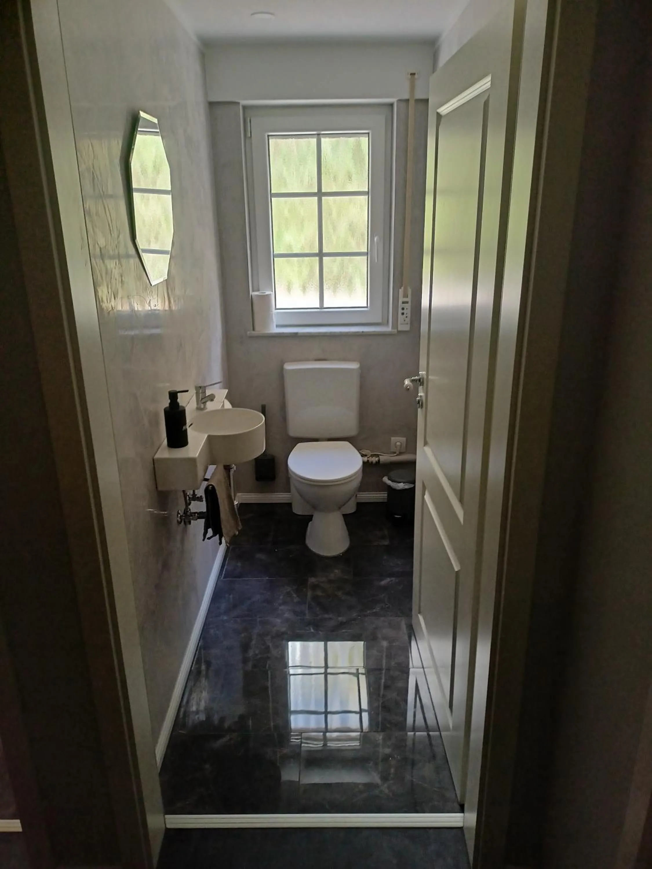 Toilet in Ferienwohnung JaRa 1 mit Sauna