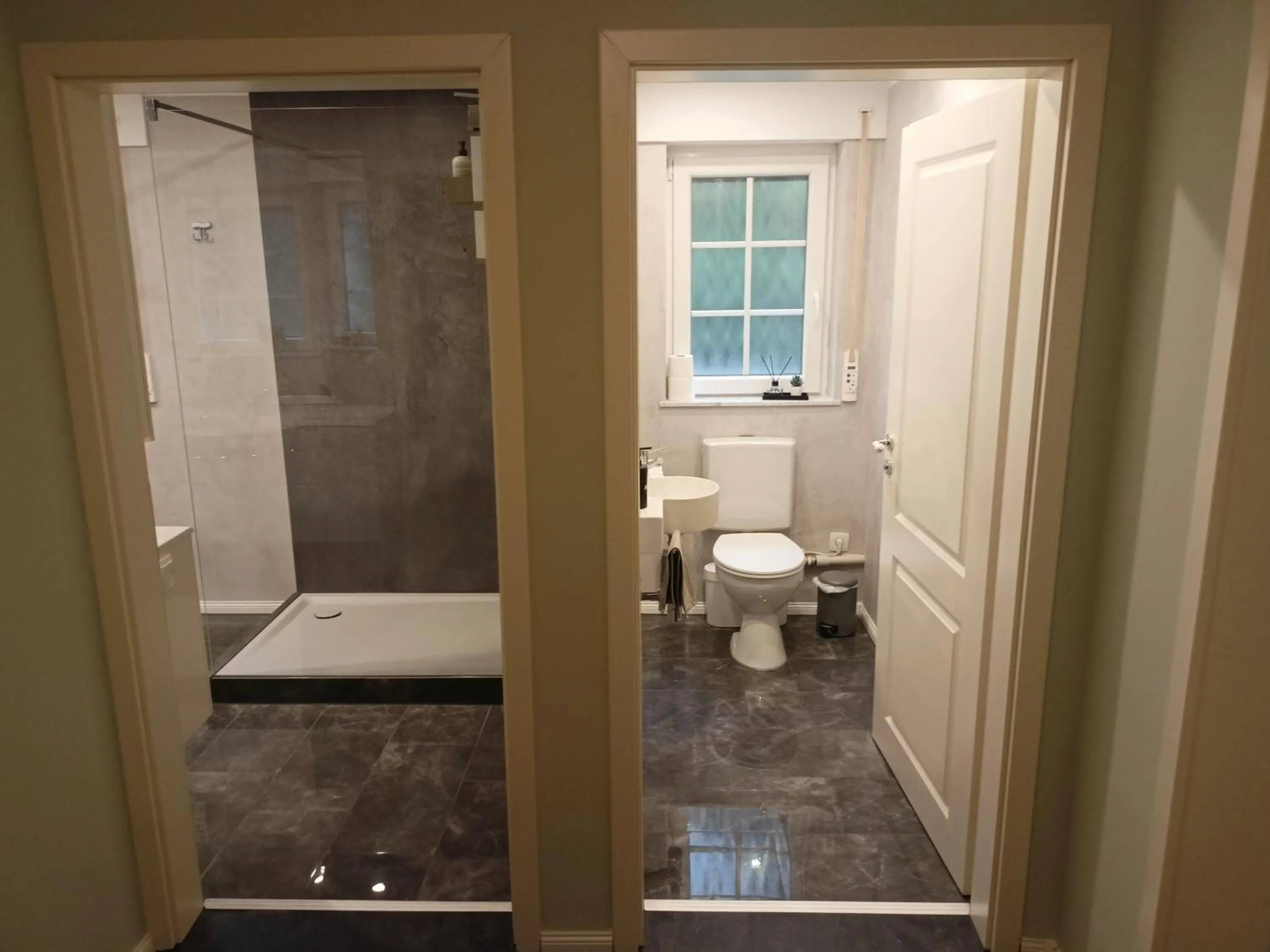 Shower in Ferienwohnung JaRa 1 mit Sauna