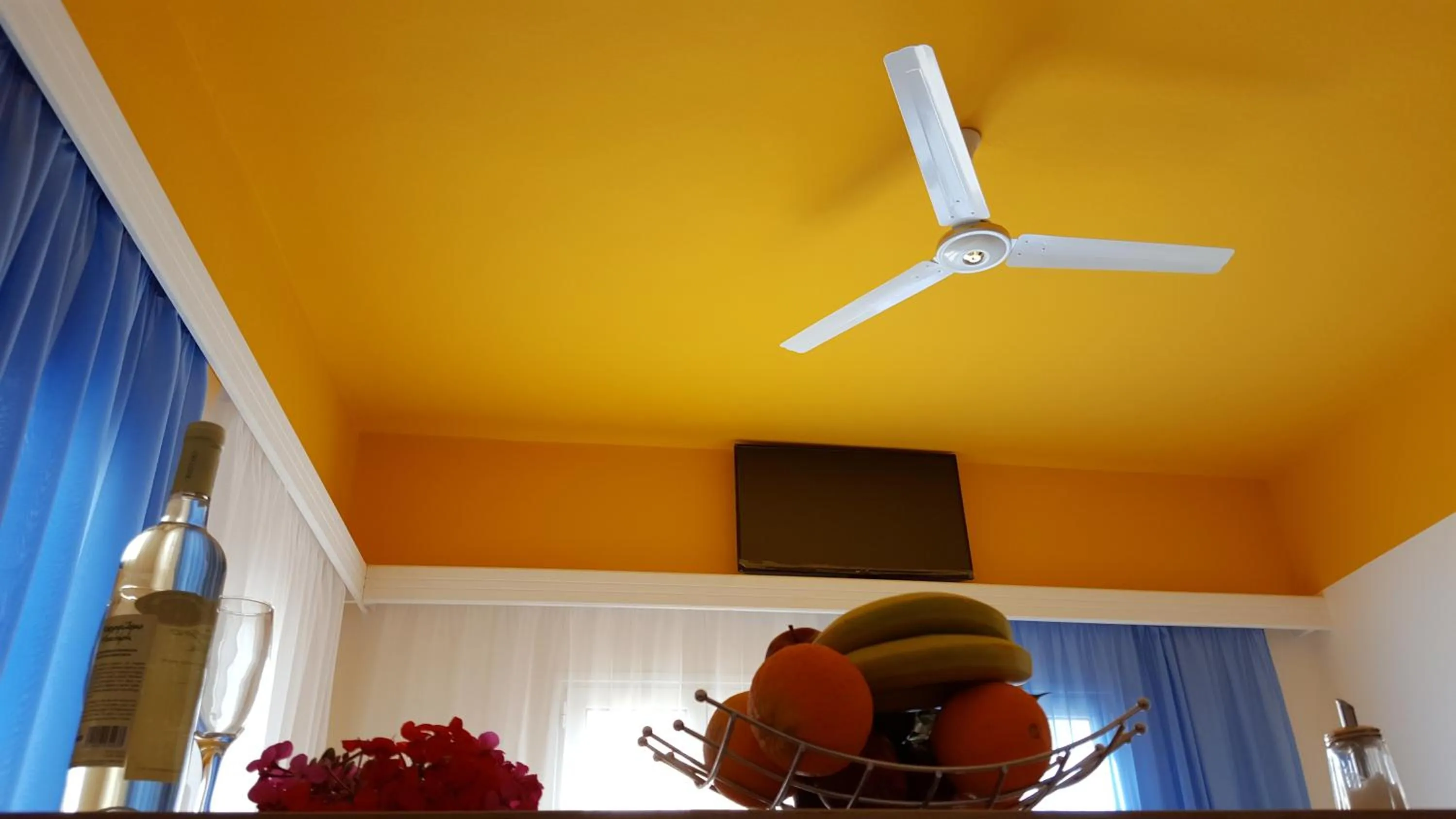 Communal lounge/ TV room in Varmy