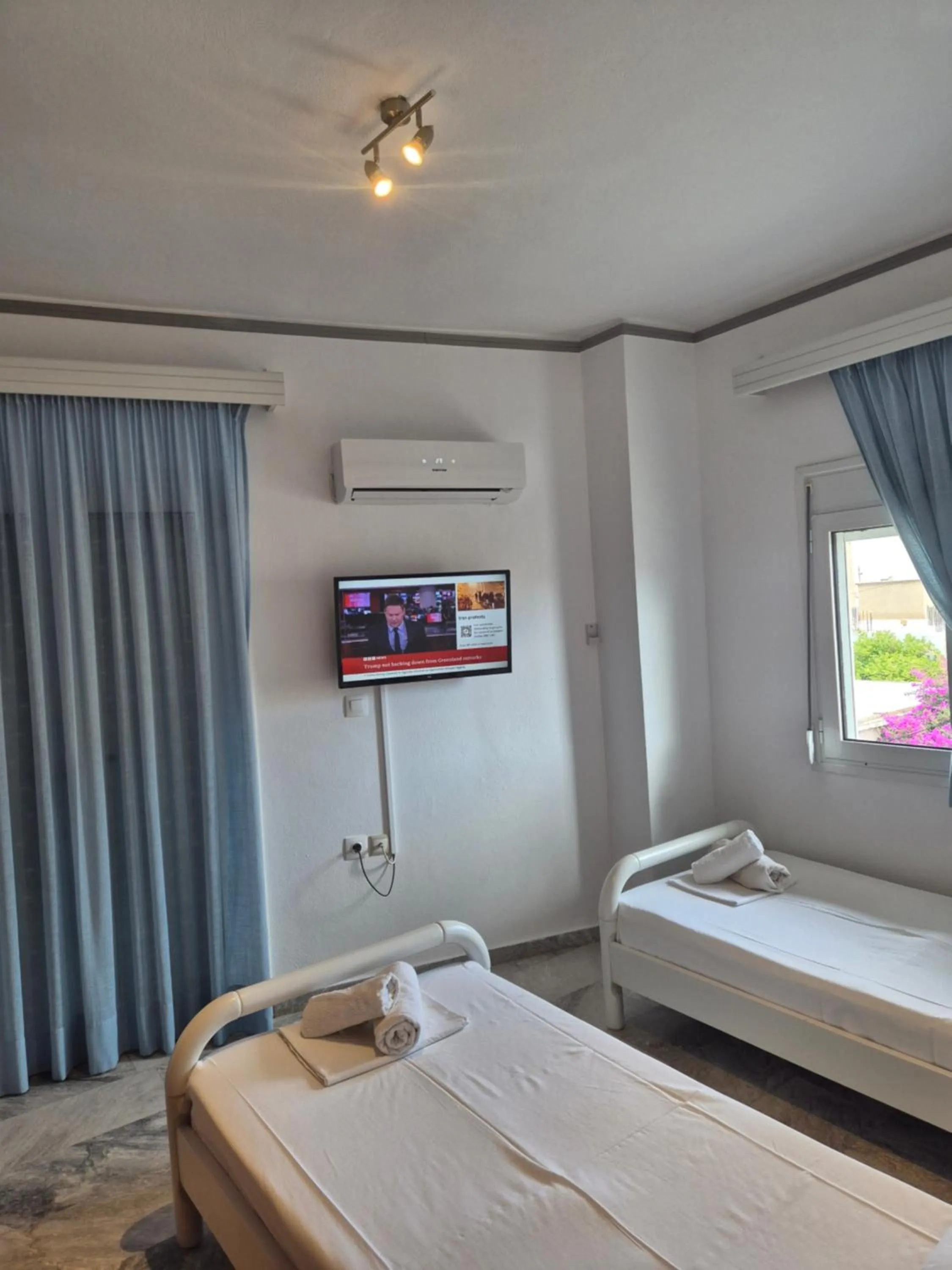 Bedroom, Bed in Varmy