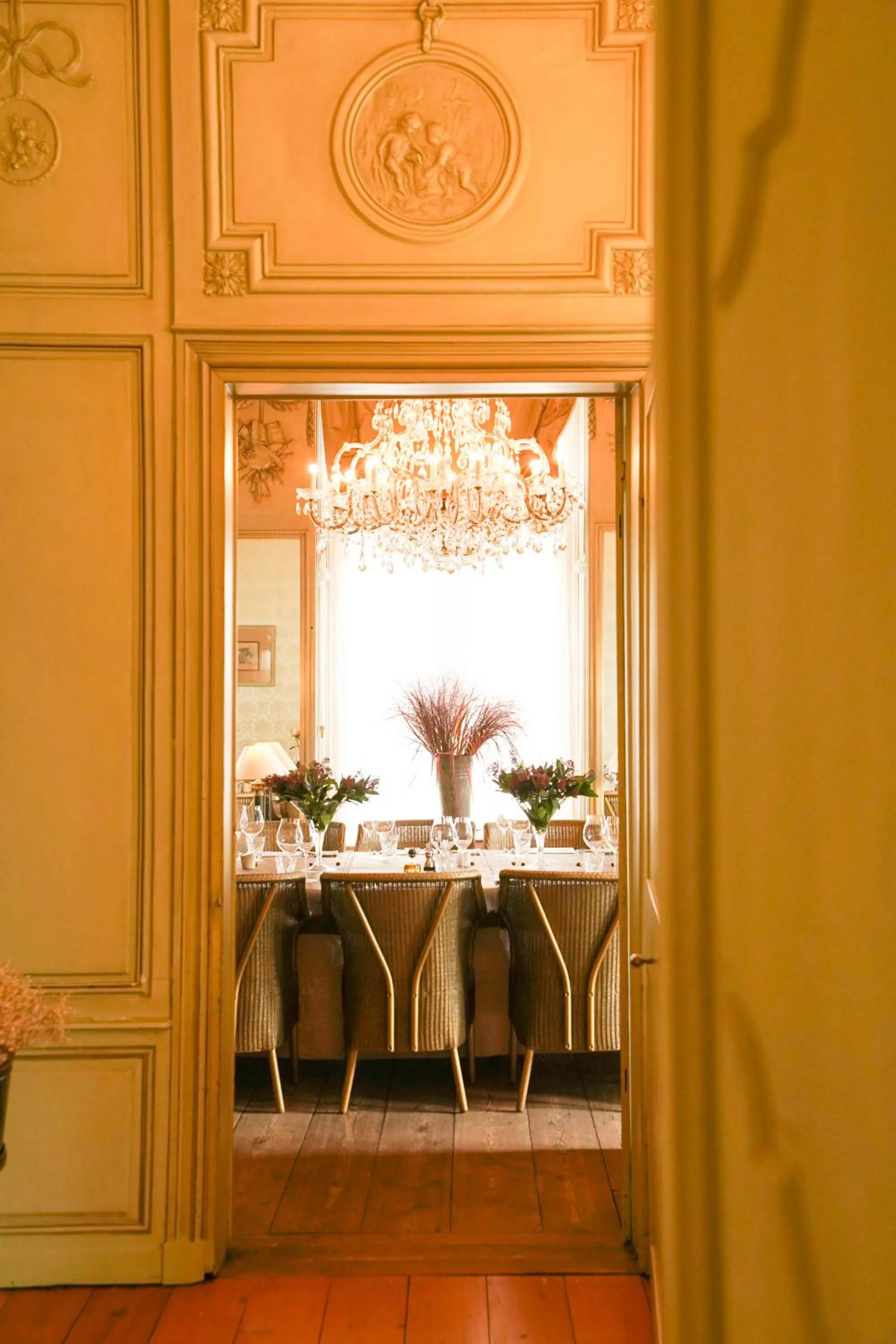 Restaurant/places to eat in Hotel Recour