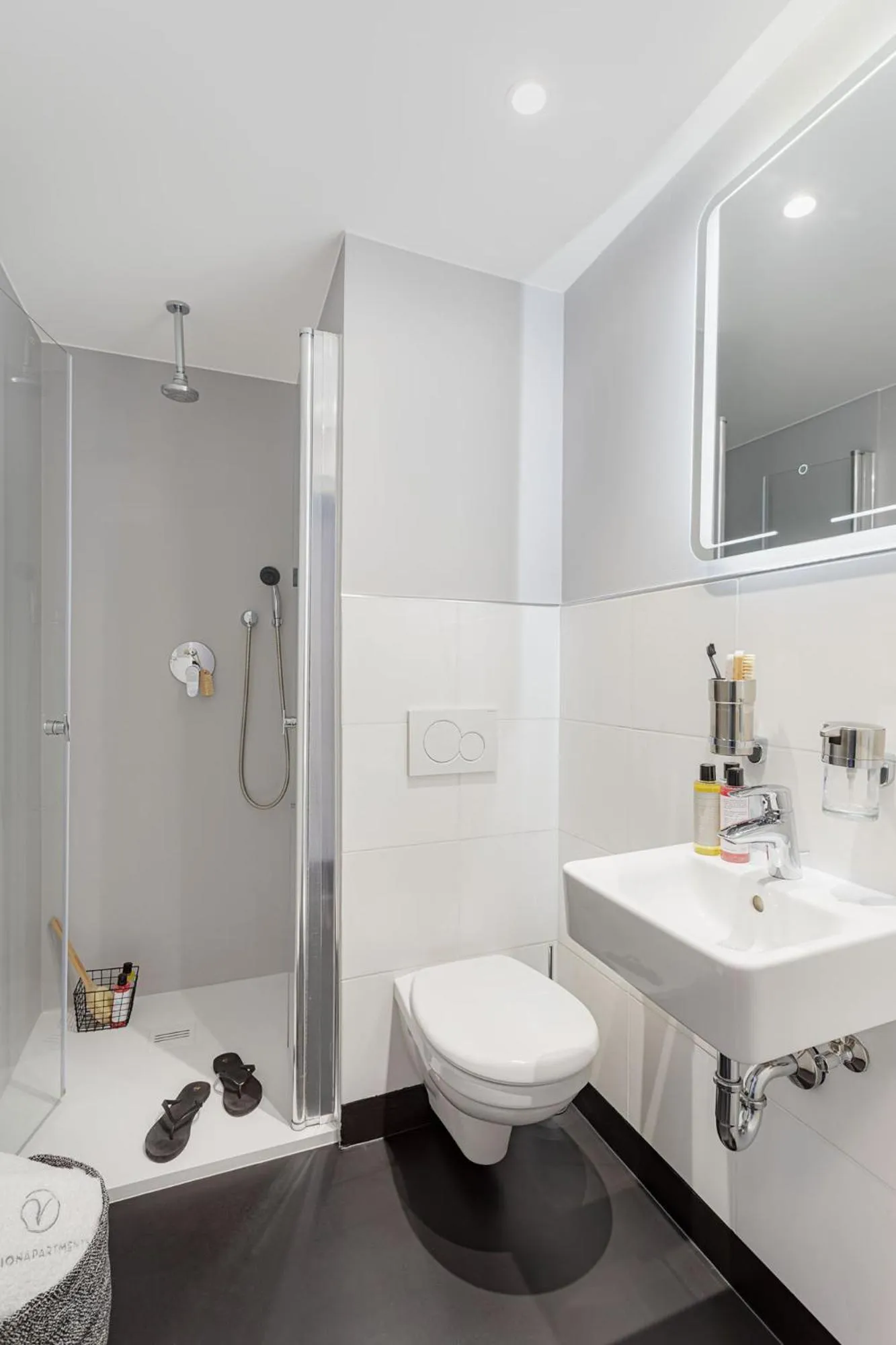 Shower in VISIONAPARTMENTS Lucerne - contactless check-in