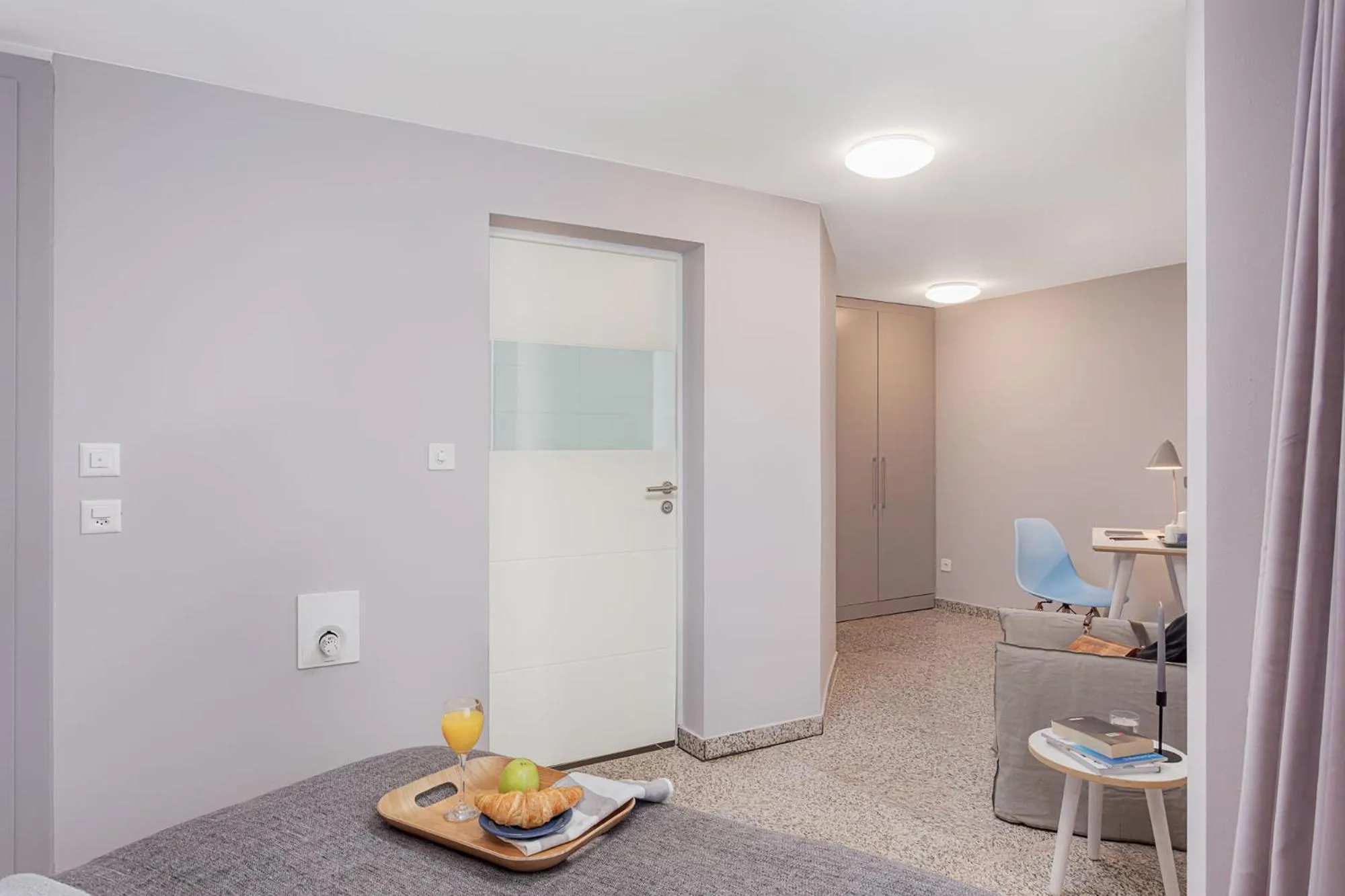 Photo of the whole room in VISIONAPARTMENTS Lucerne - contactless check-in