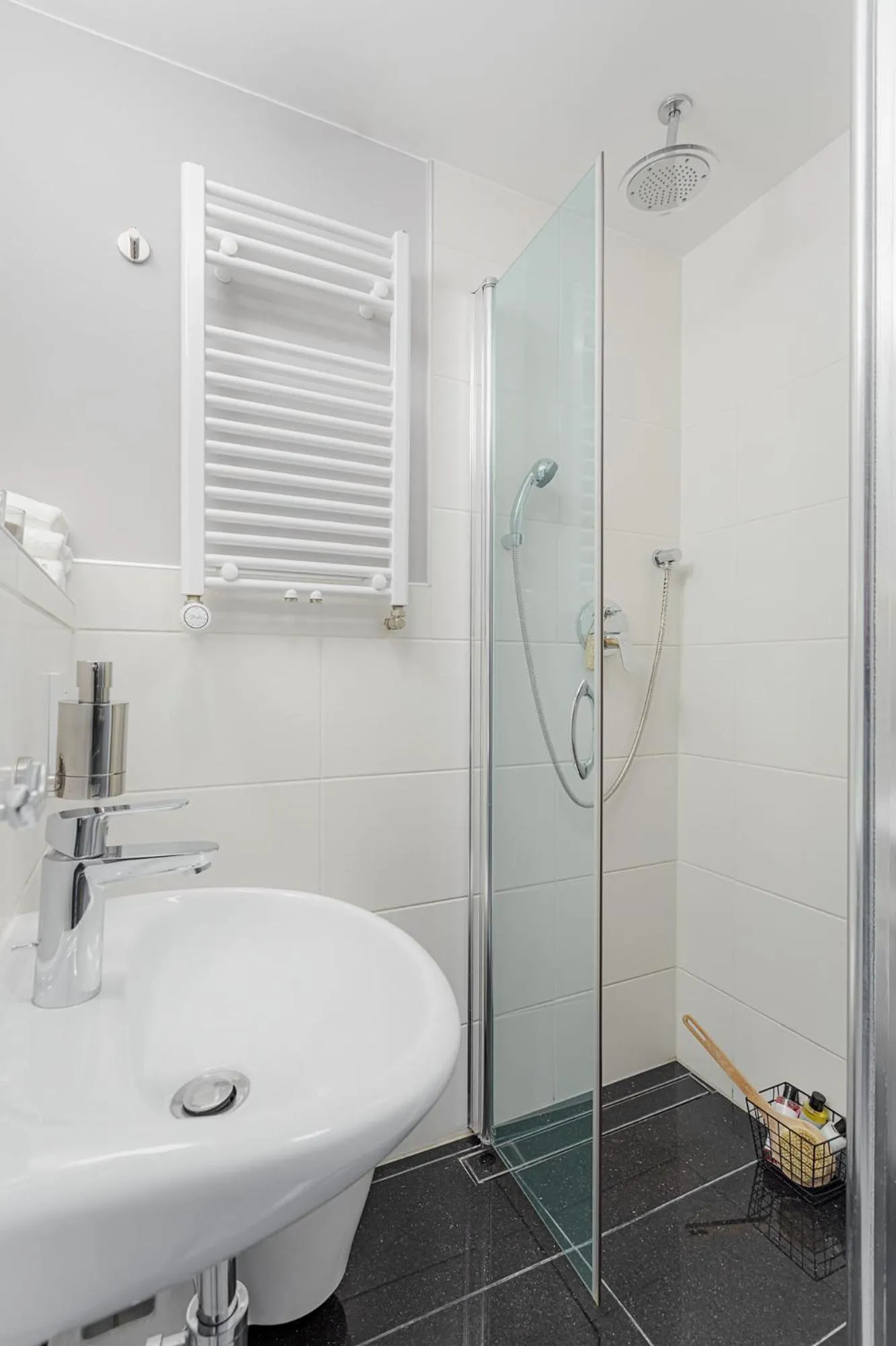 Shower in VISIONAPARTMENTS Lucerne - contactless check-in