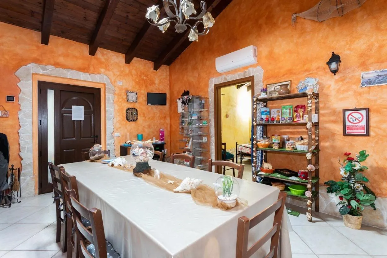 Kitchen or kitchenette in Affittacamere Shardana