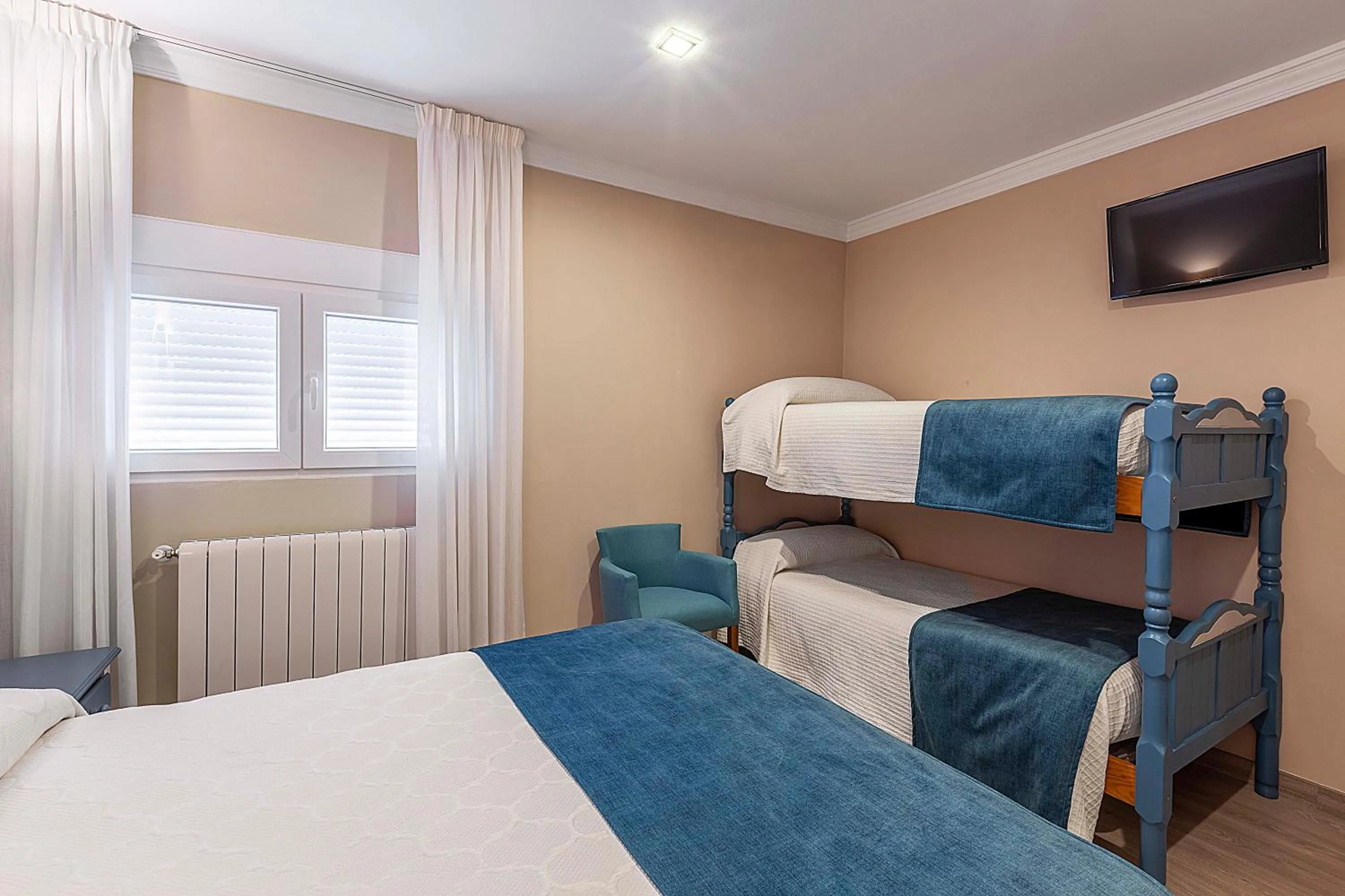 bunk bed in Hotel Sulayr