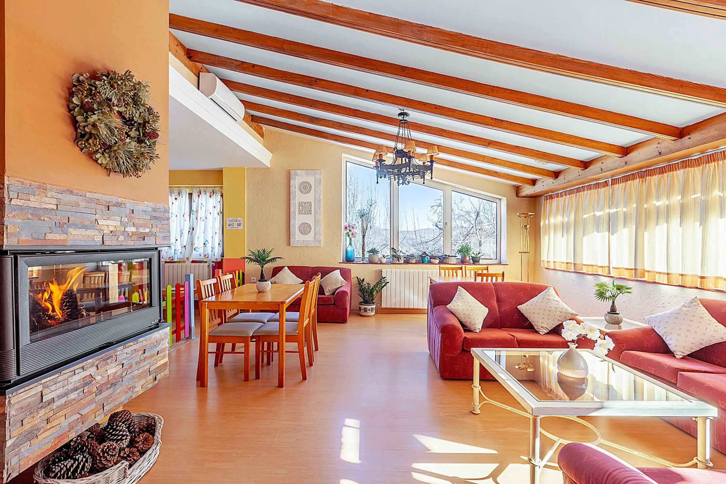 Communal lounge/ TV room in Hotel Sulayr