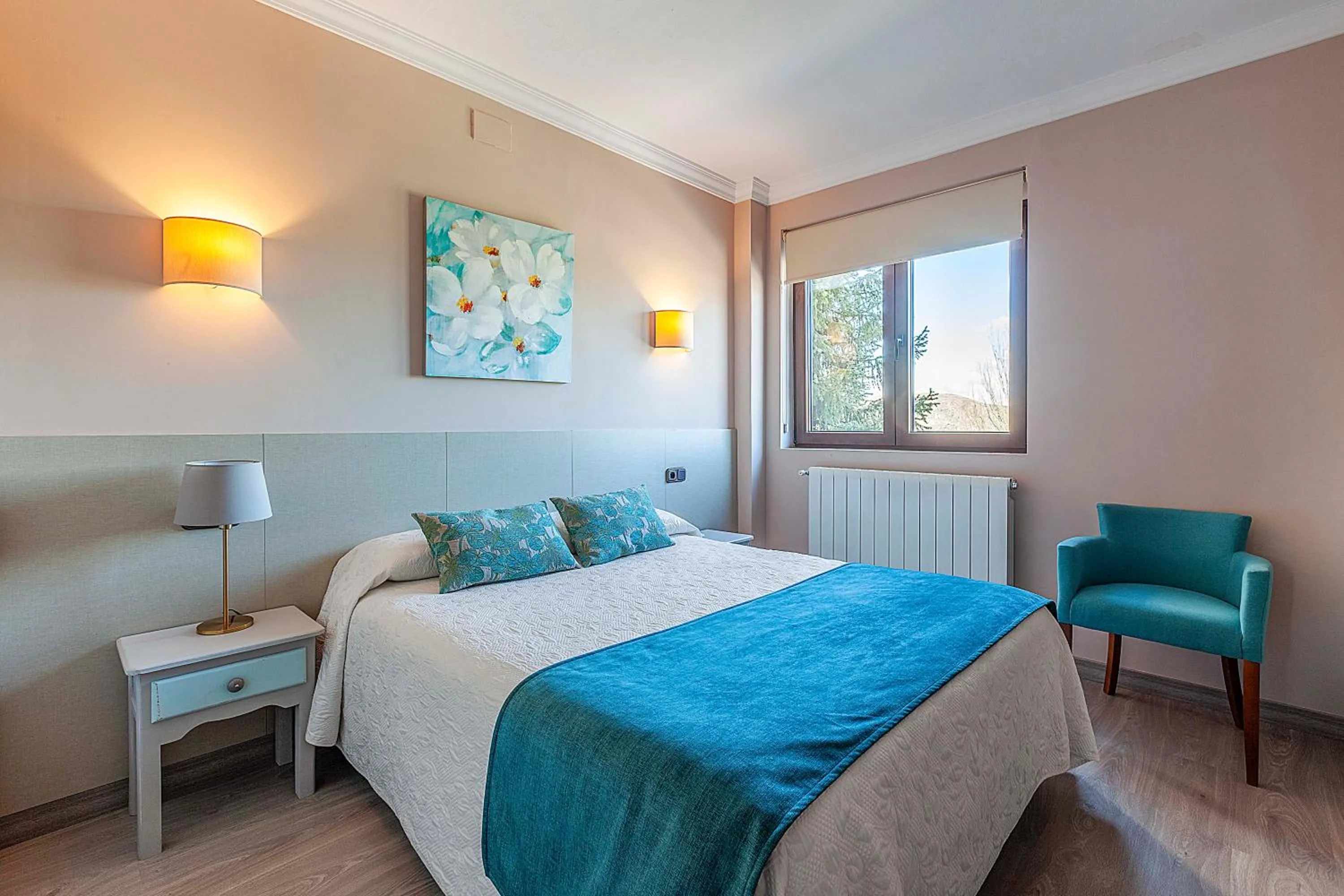 Photo of the whole room in Hotel Sulayr