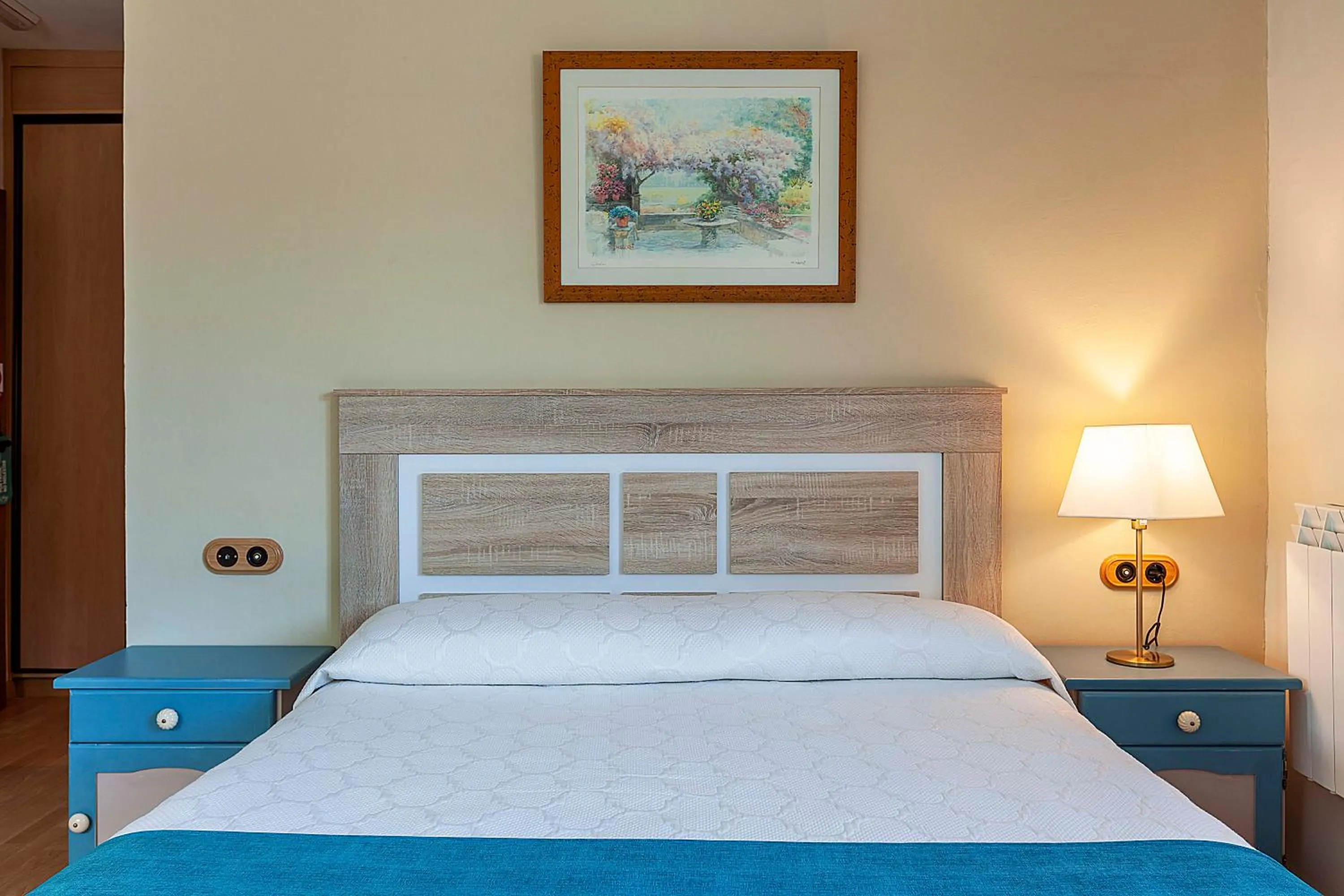 Bed in Hotel Sulayr