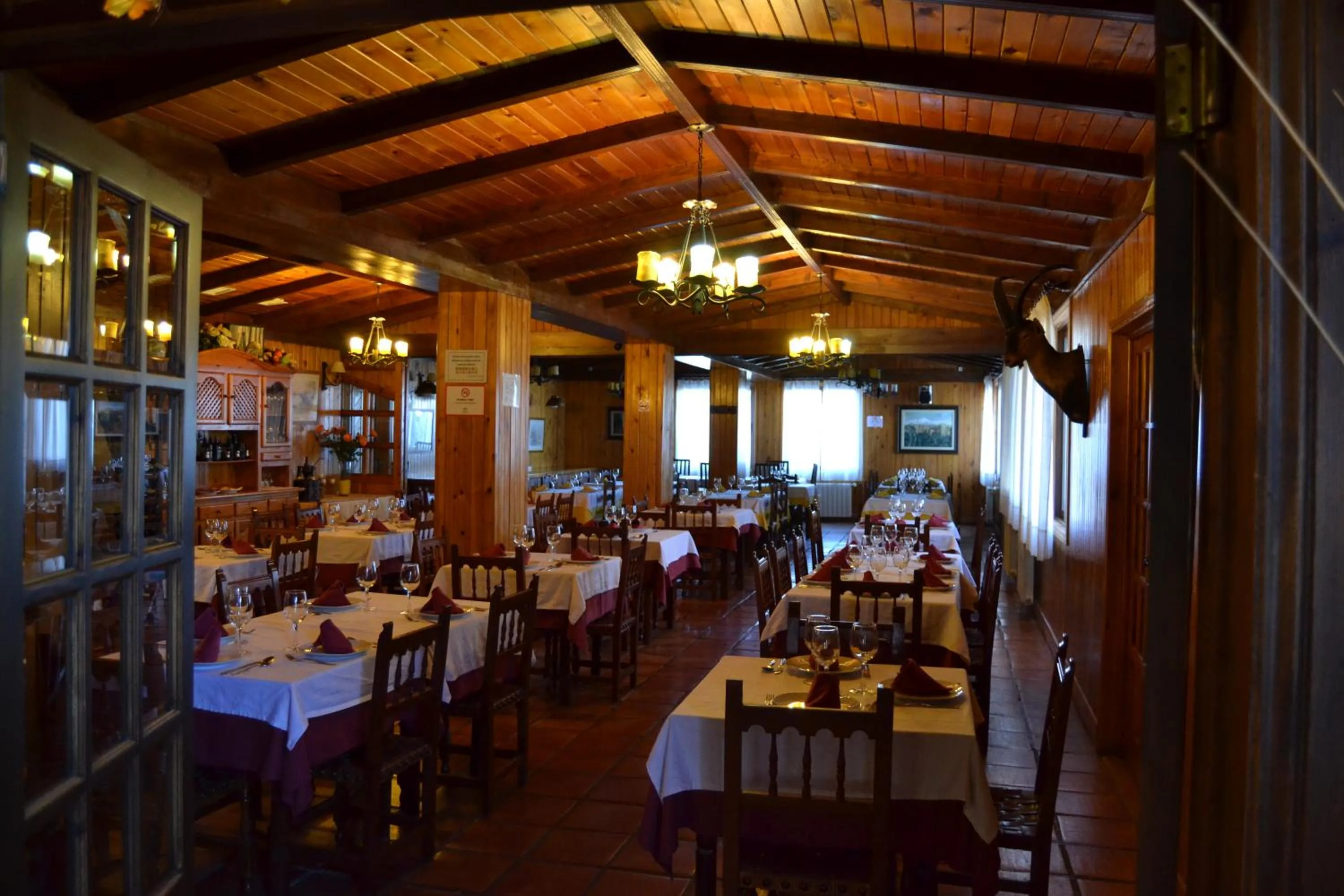 Restaurant/places to eat in Hotel Sulayr