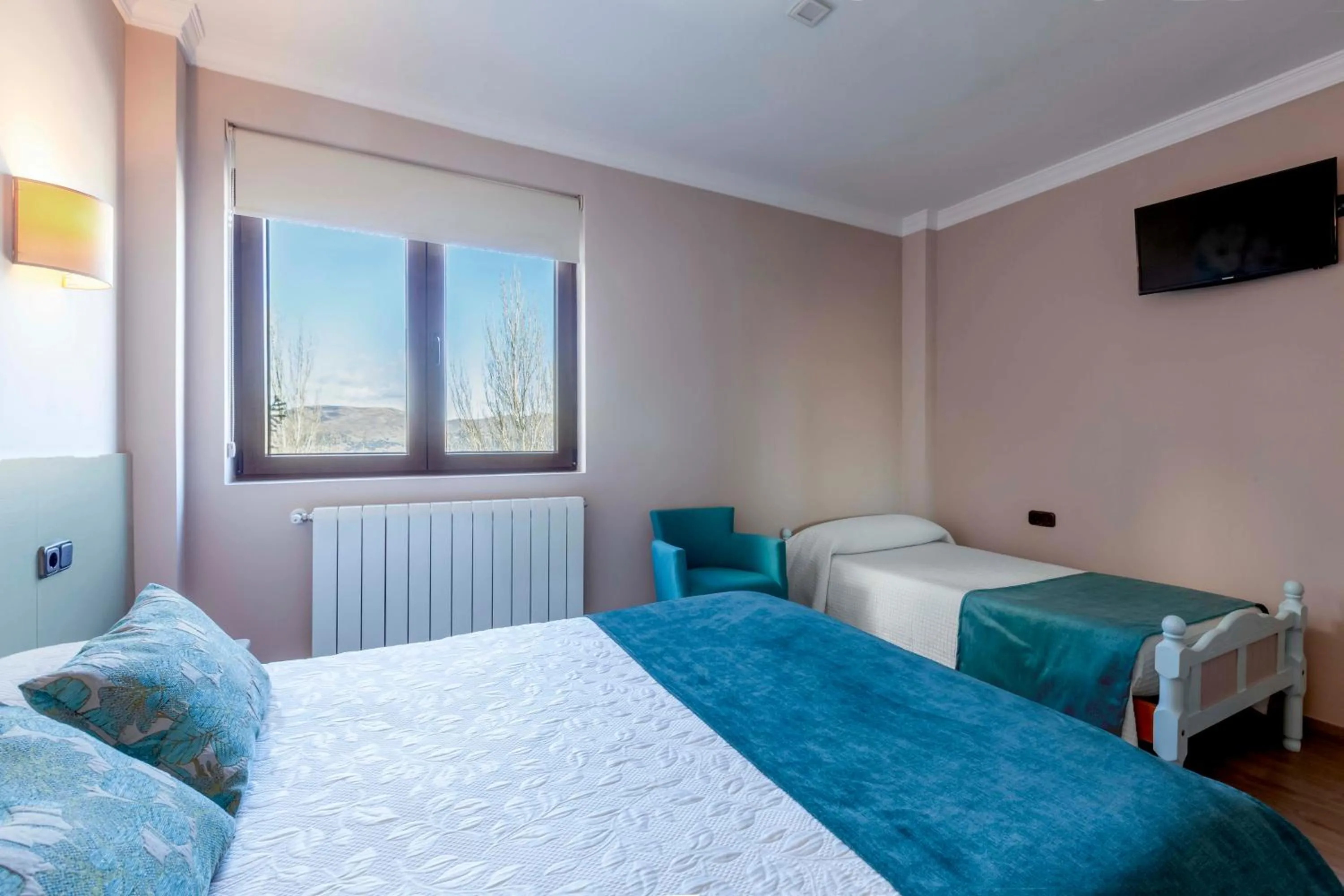 Bed in Hotel Sulayr
