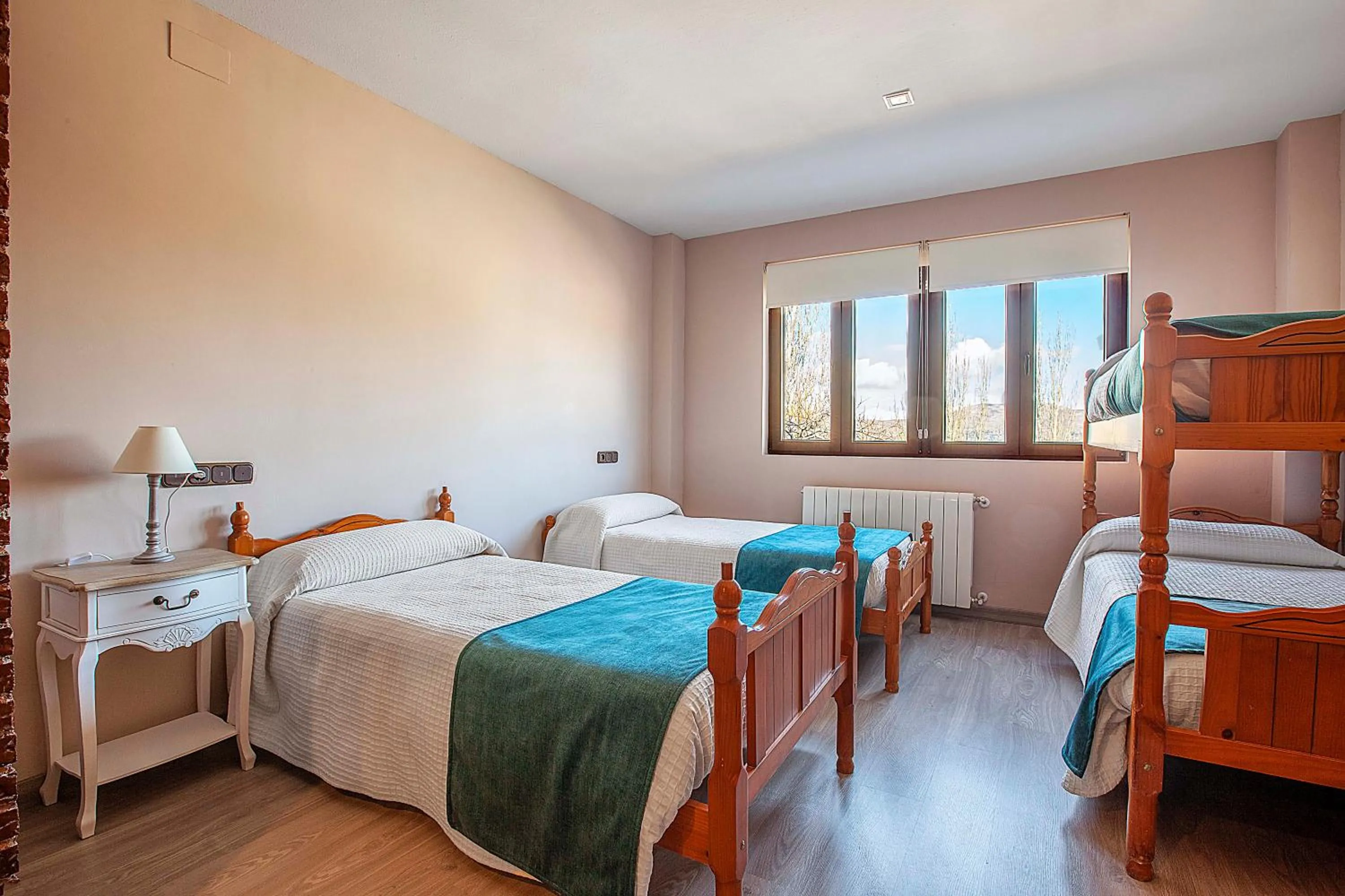 Photo of the whole room in Hotel Sulayr