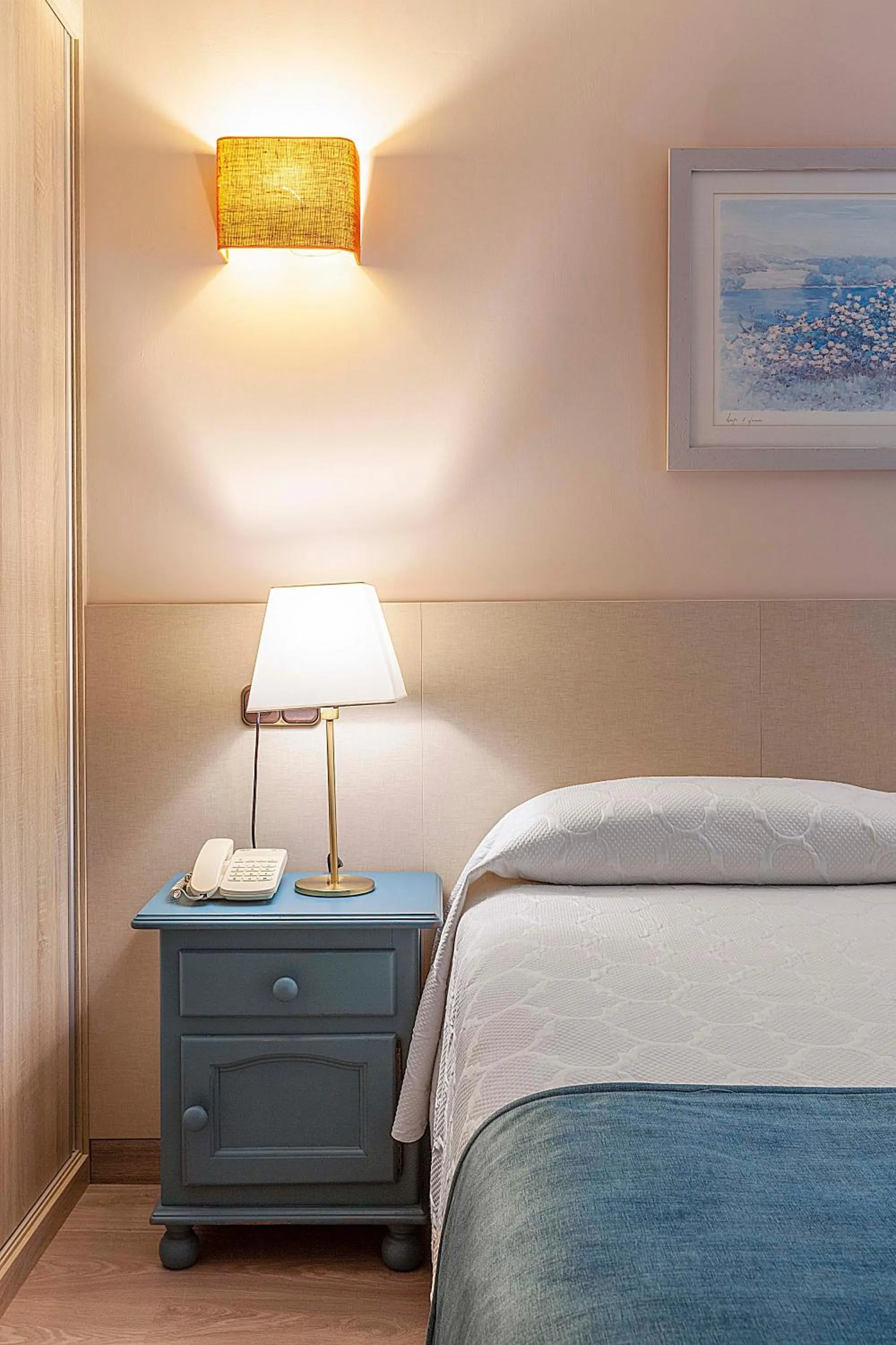 Bed in Hotel Sulayr