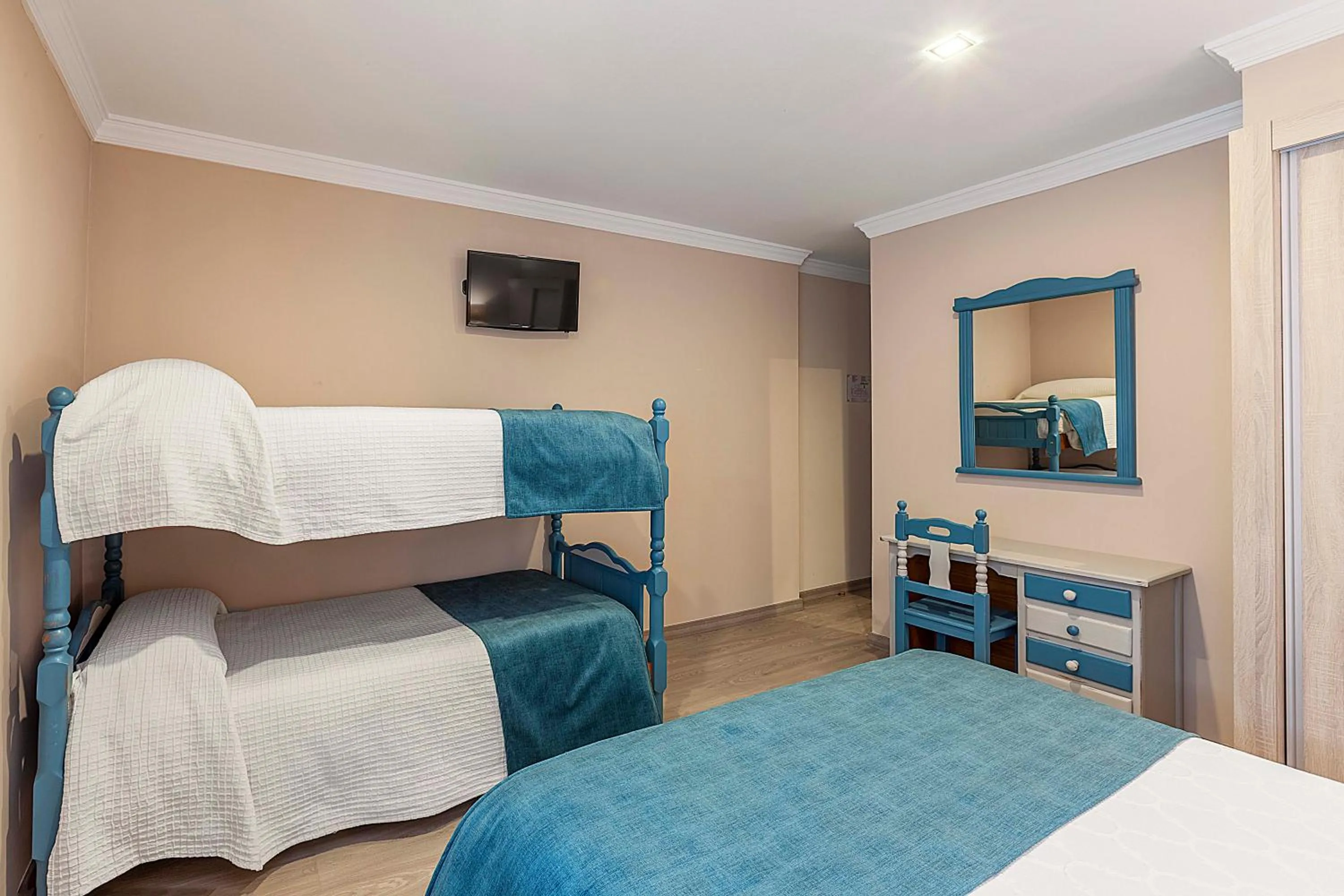 bunk bed in Hotel Sulayr