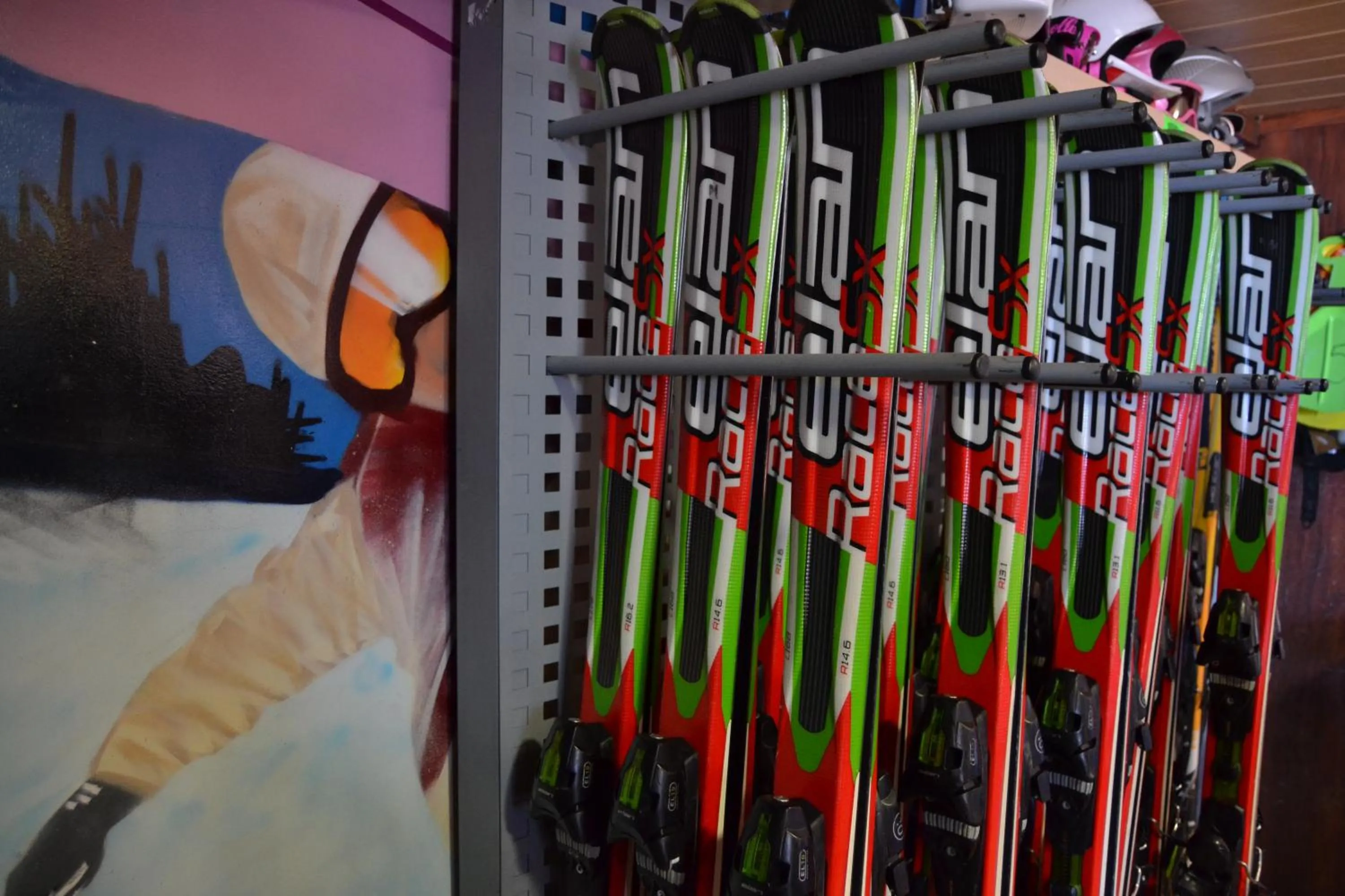 Skiing in Hotel Sulayr