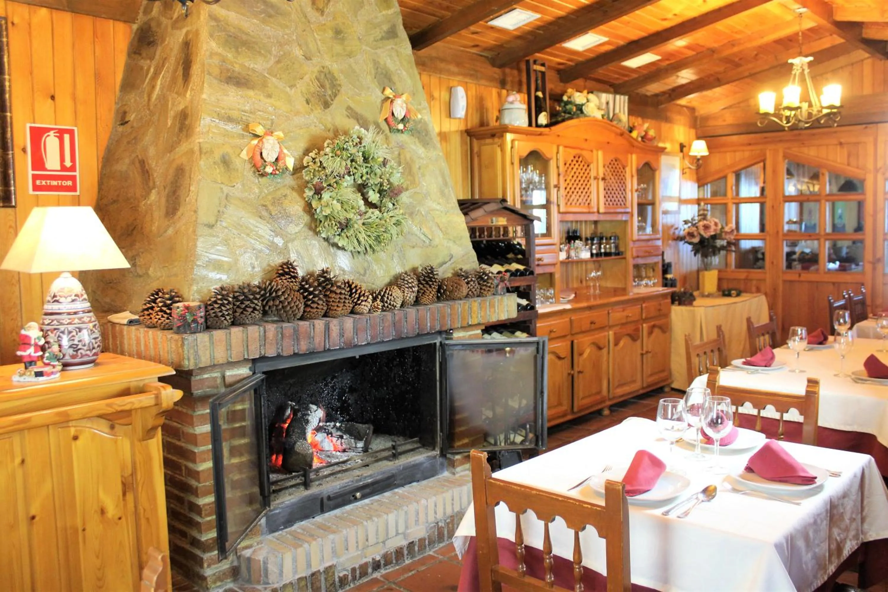 Restaurant/places to eat in Hotel Sulayr