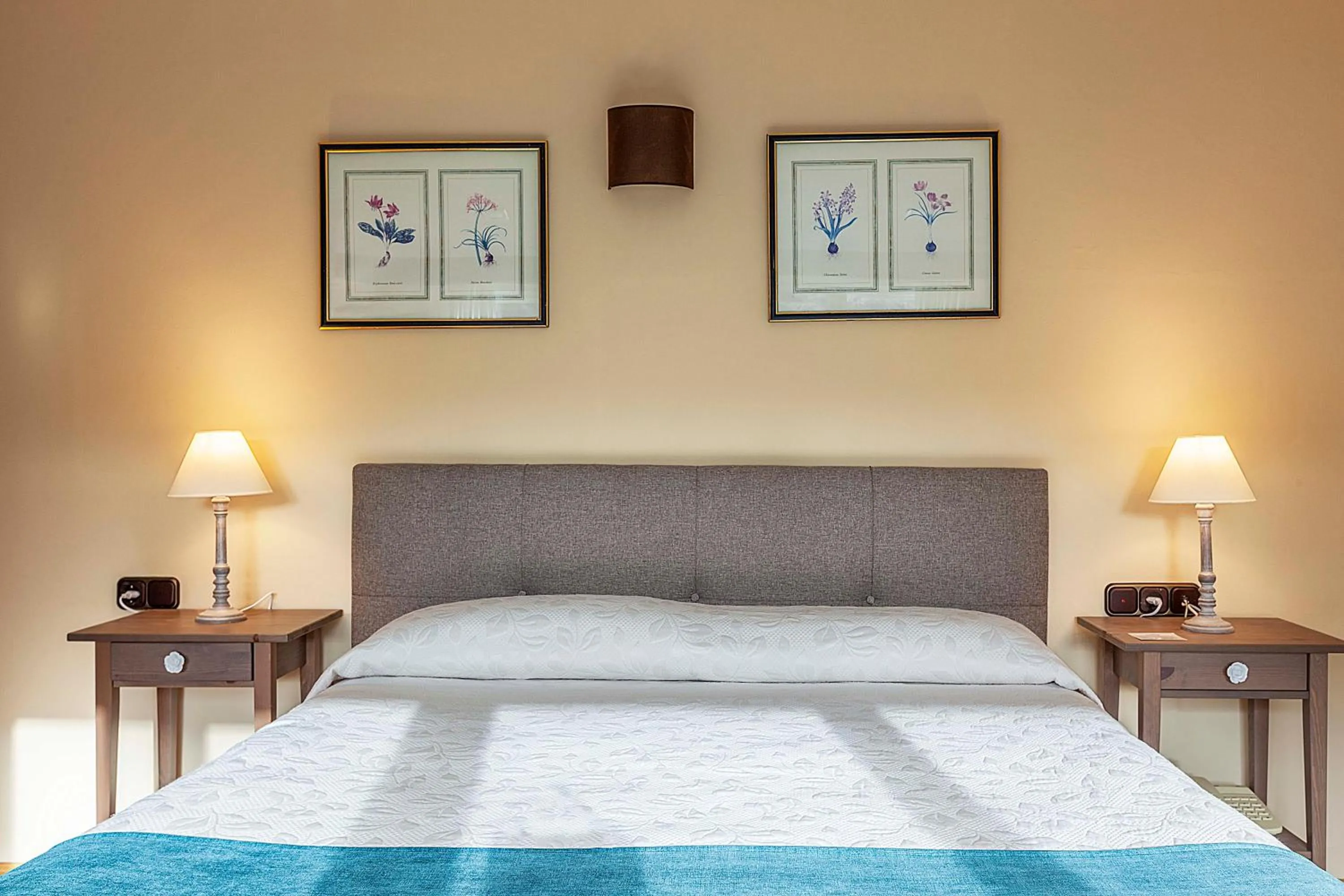 Bed in Hotel Sulayr