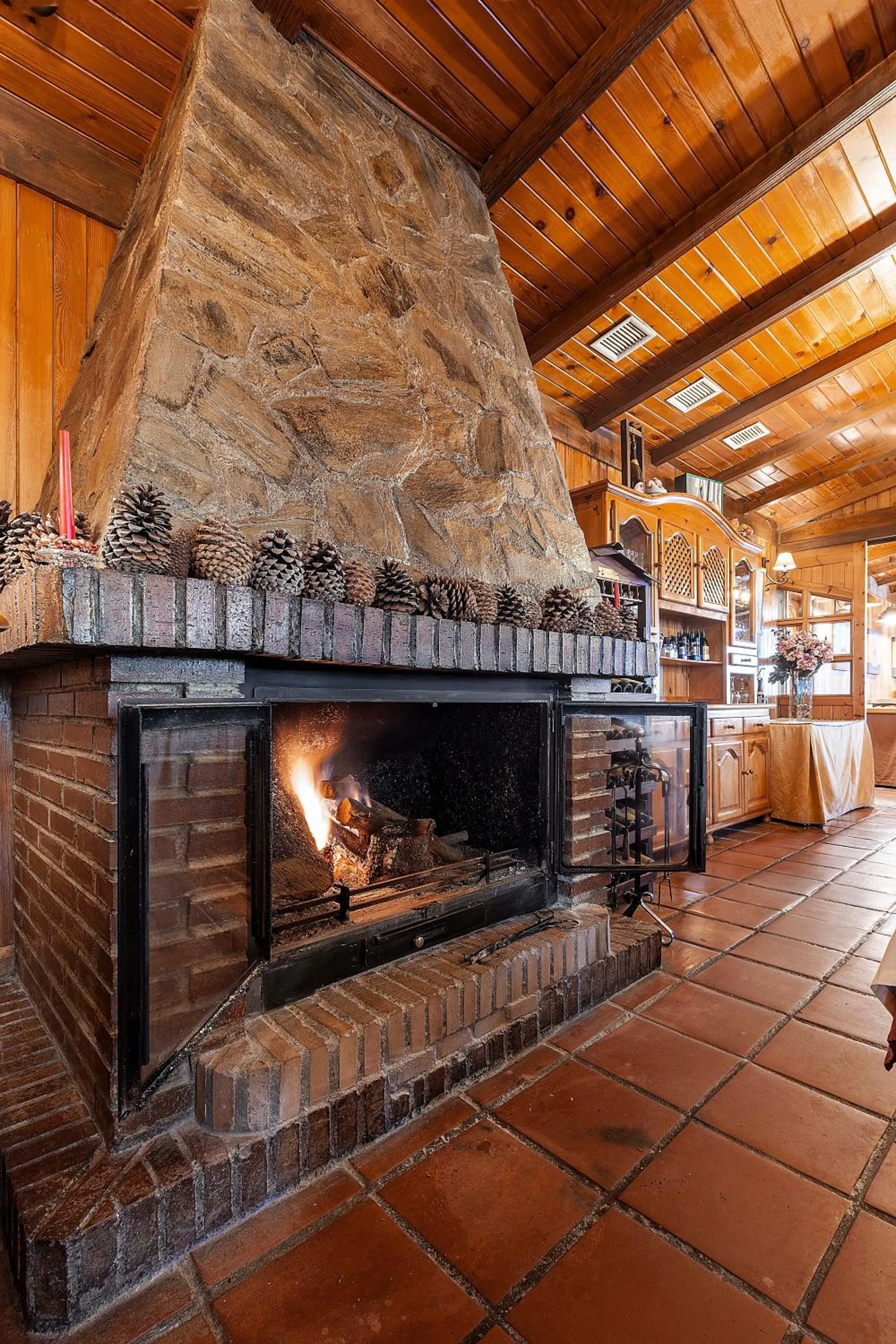 Restaurant/places to eat in Hotel Sulayr