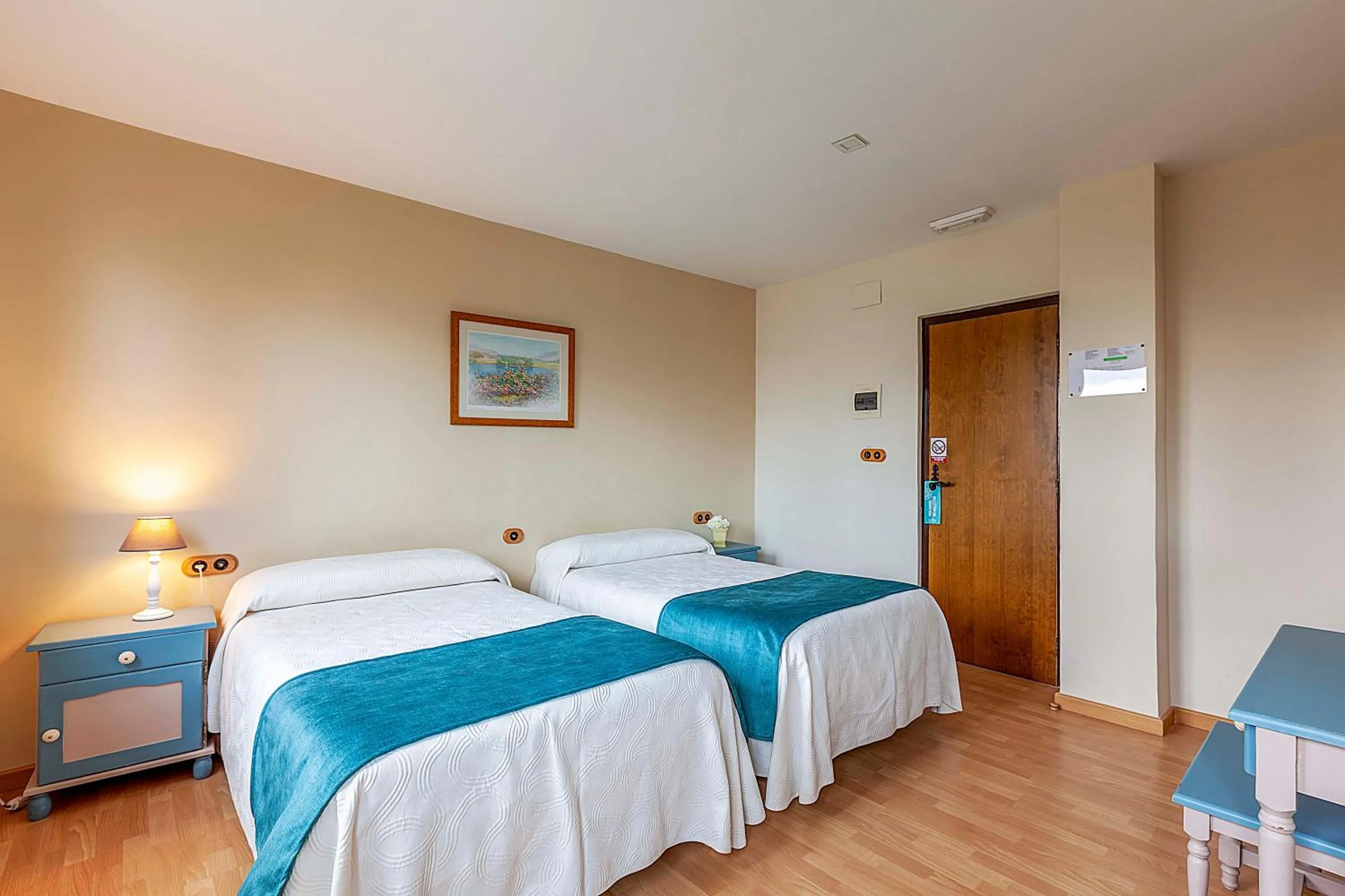 Photo of the whole room in Hotel Sulayr
