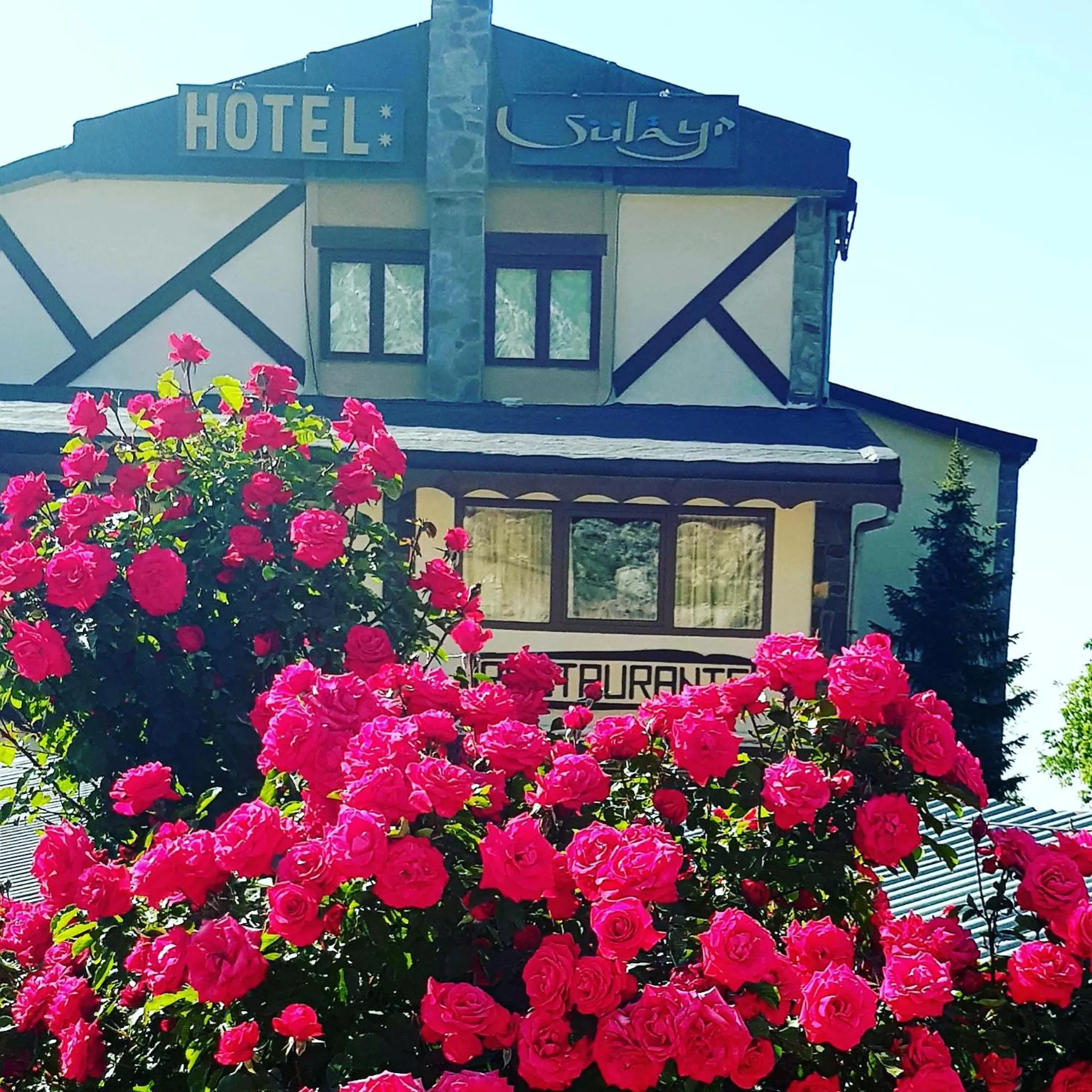 Facade/entrance in Hotel Sulayr