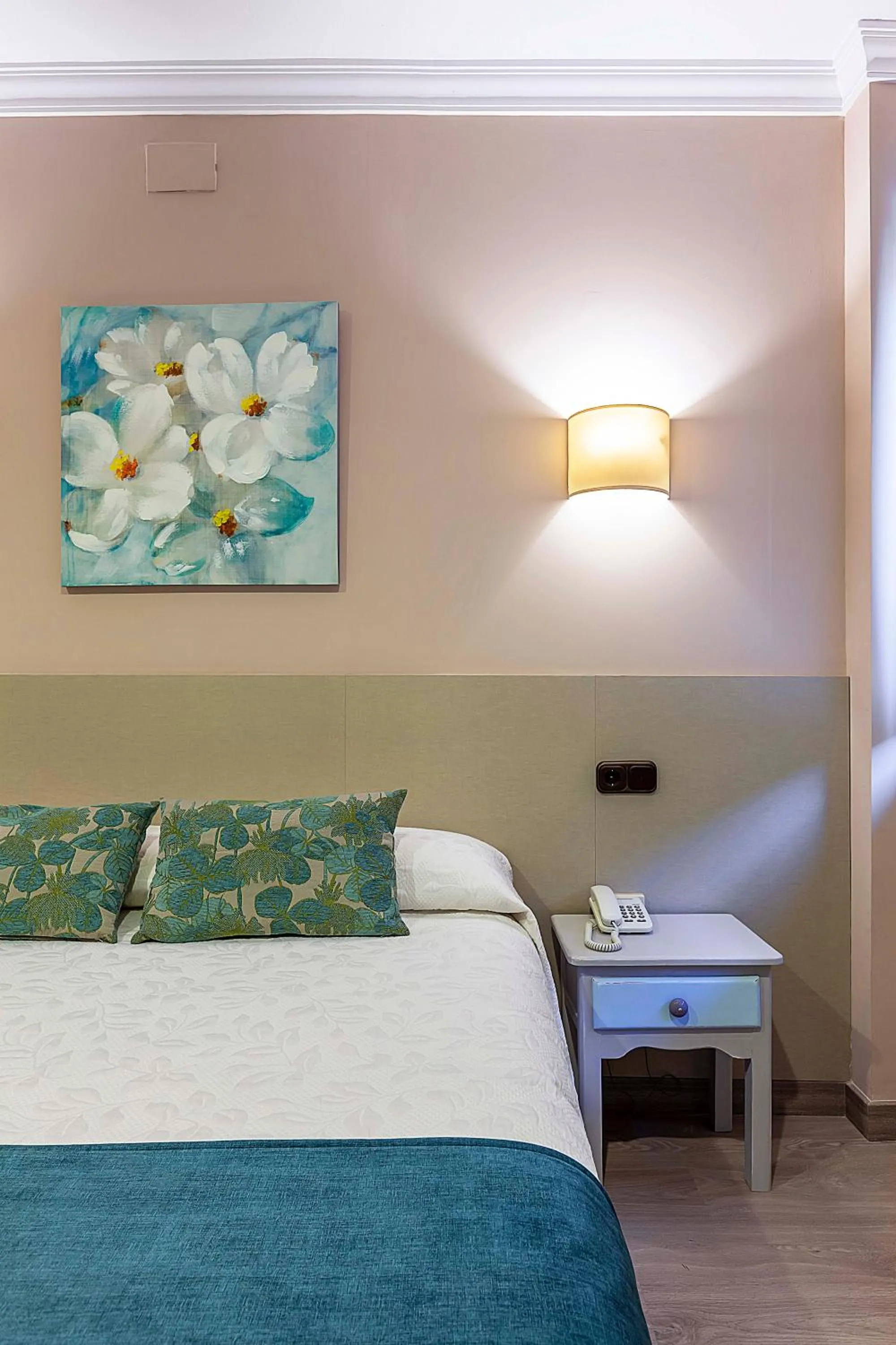 Photo of the whole room in Hotel Sulayr