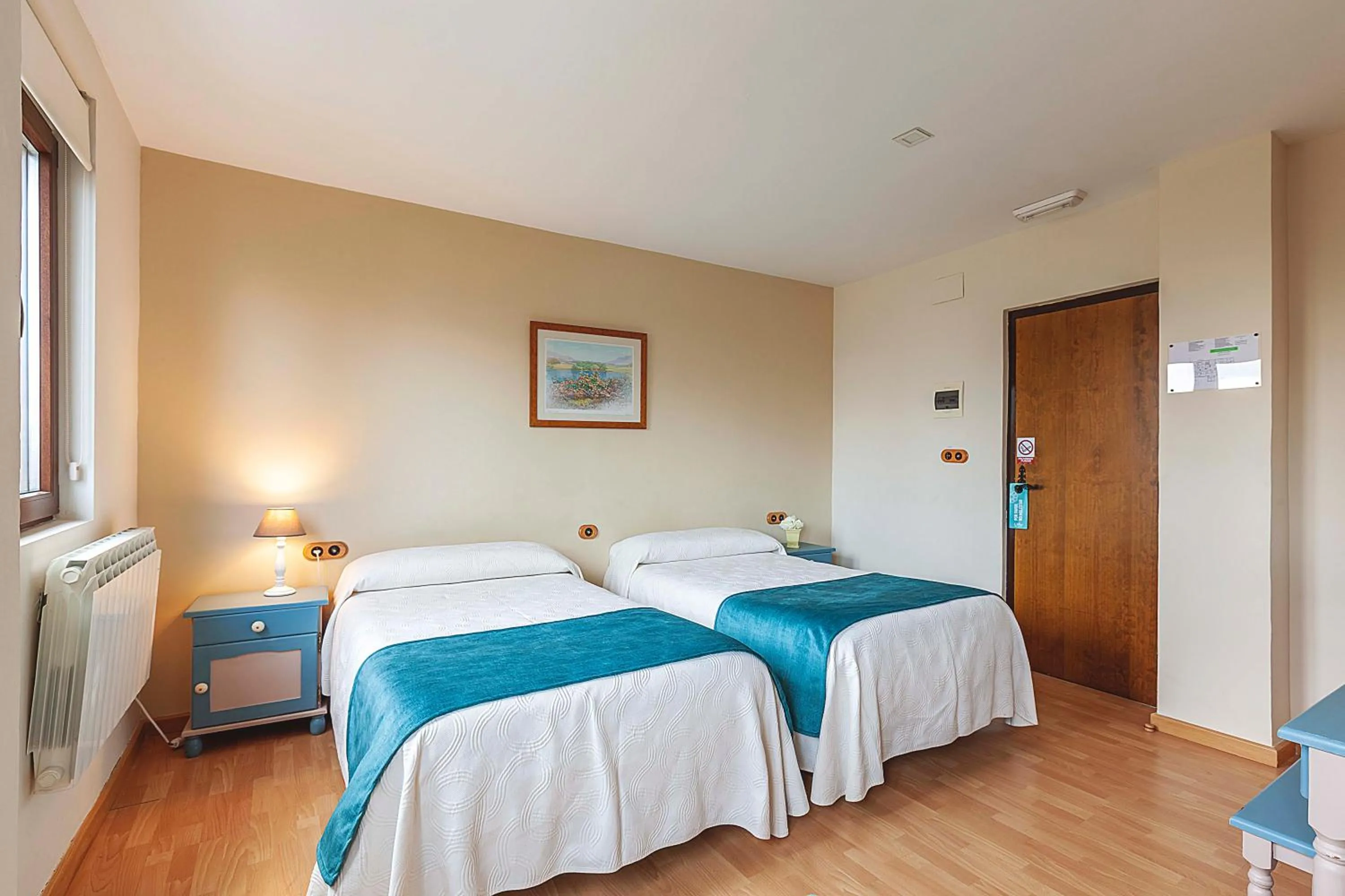 Photo of the whole room in Hotel Sulayr