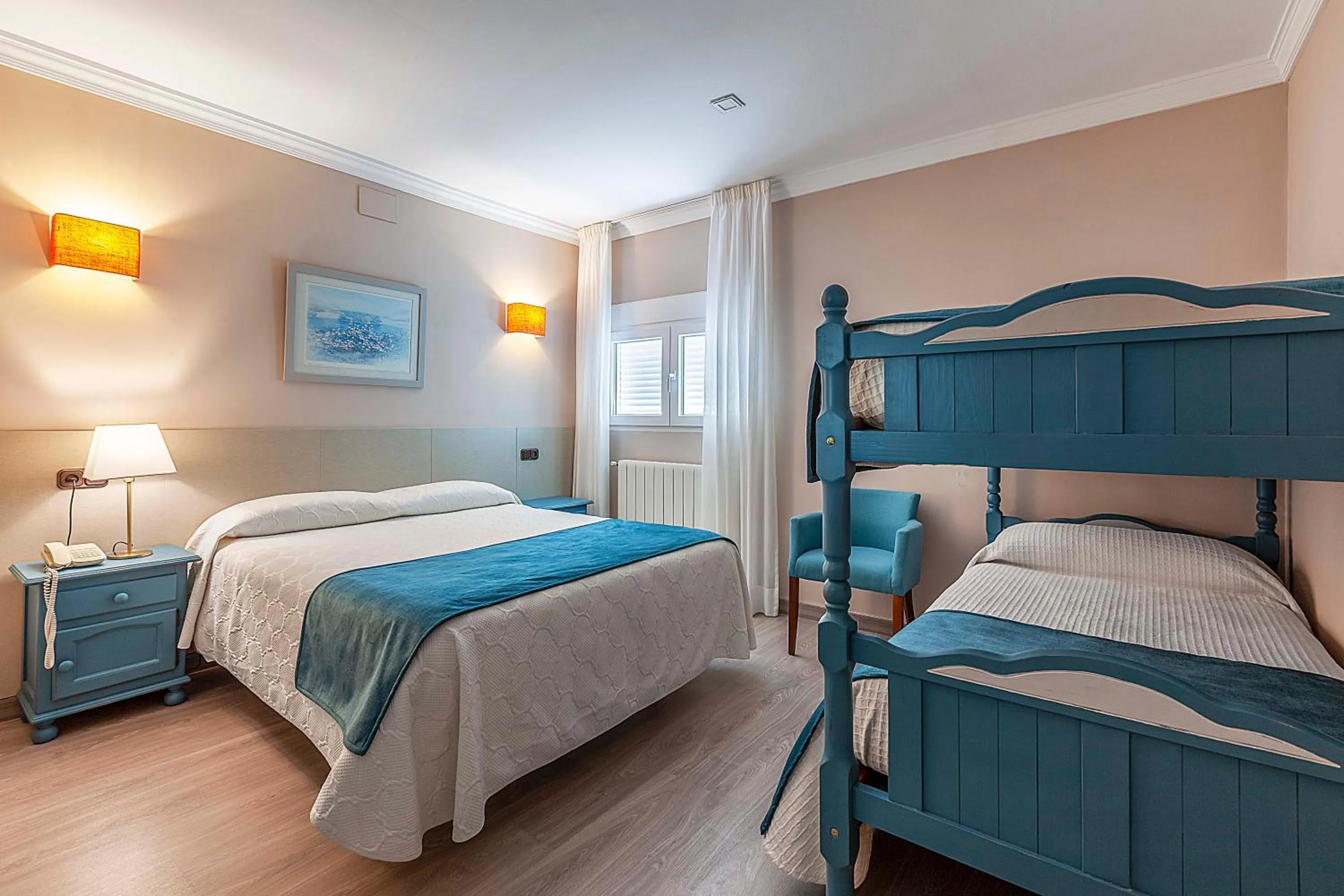 bunk bed in Hotel Sulayr