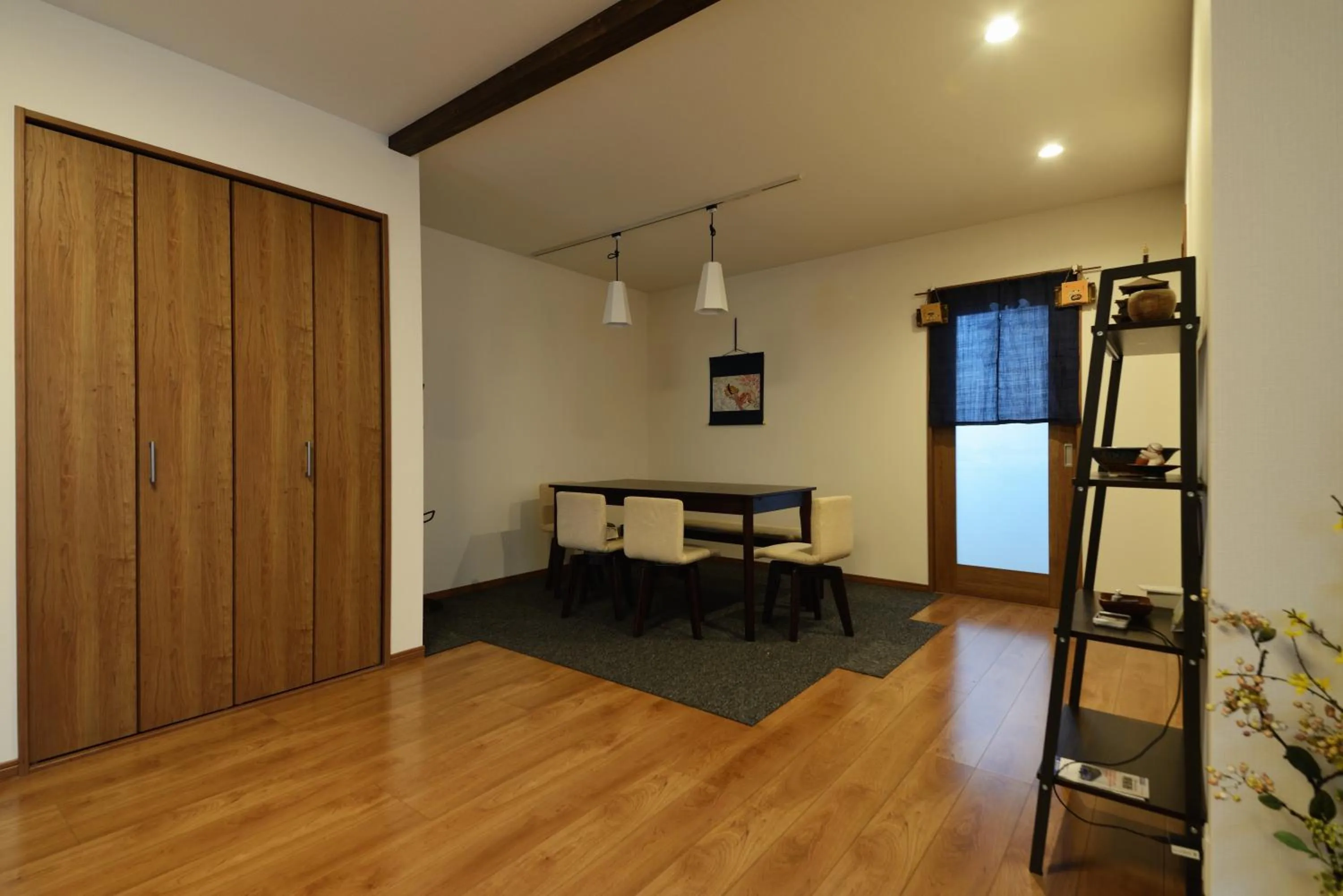 Dining area in Modern House Kamo River No.1
