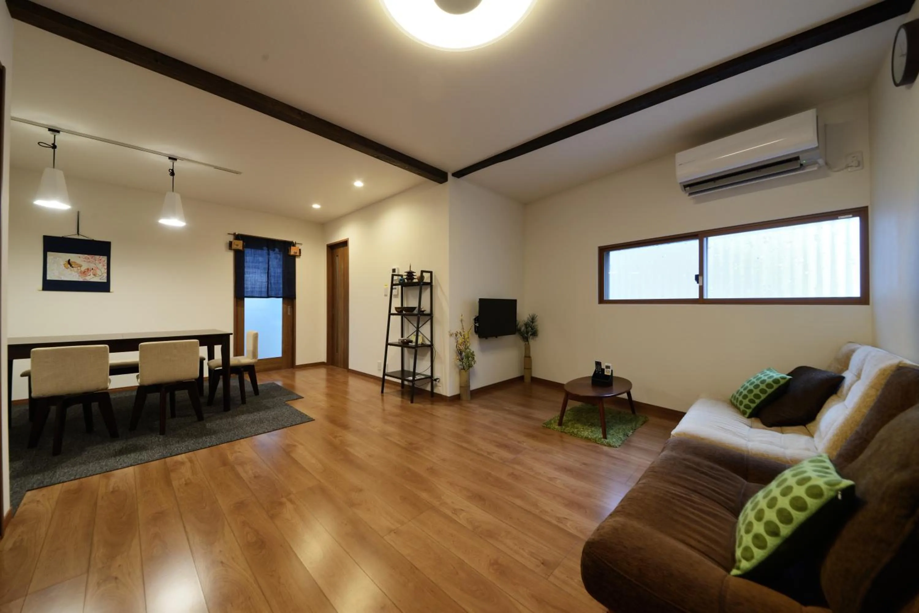 Dining area in Modern House Kamo River No.1