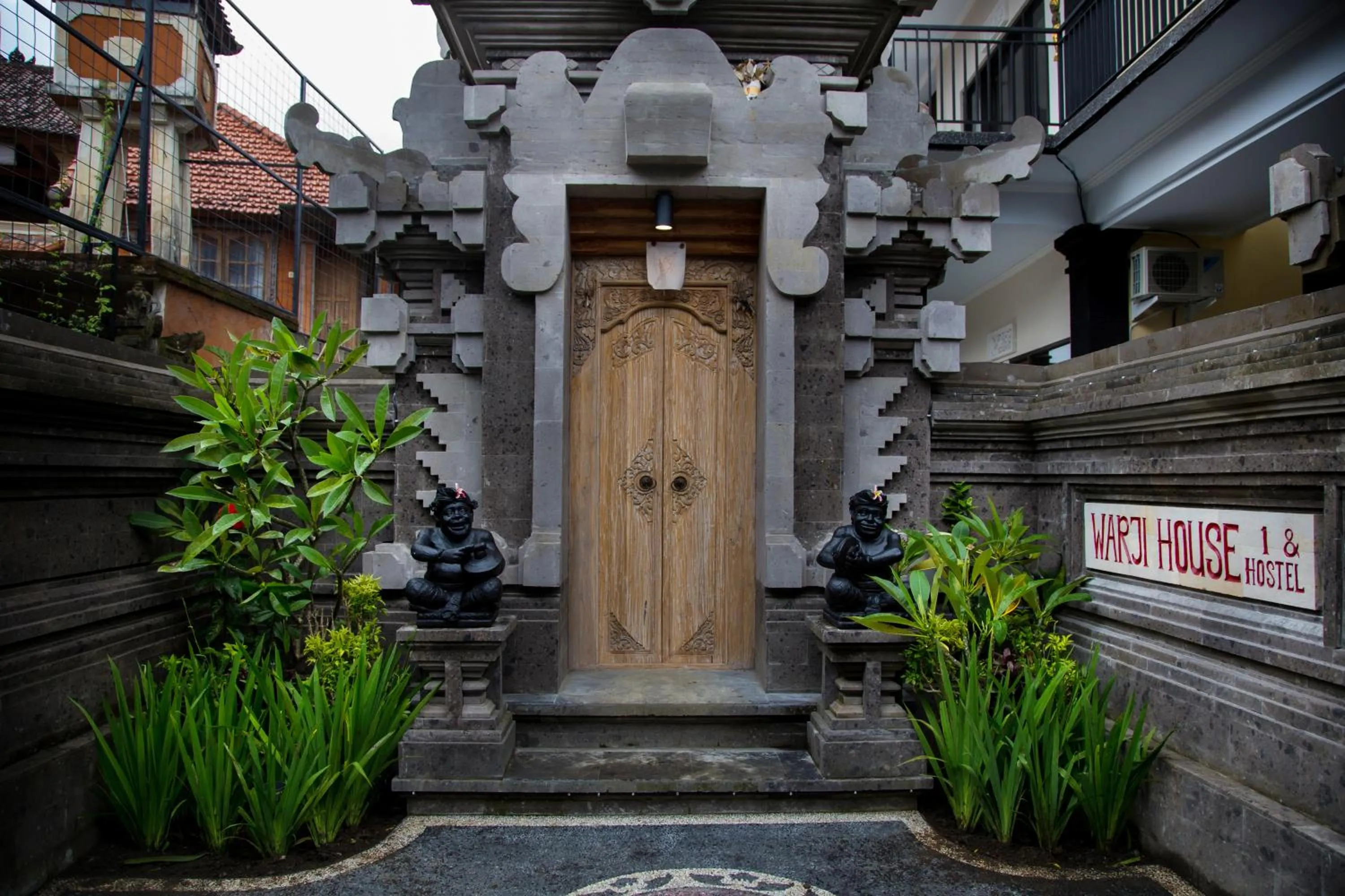 Facade/entrance in Warji House 1 Ubud Centre