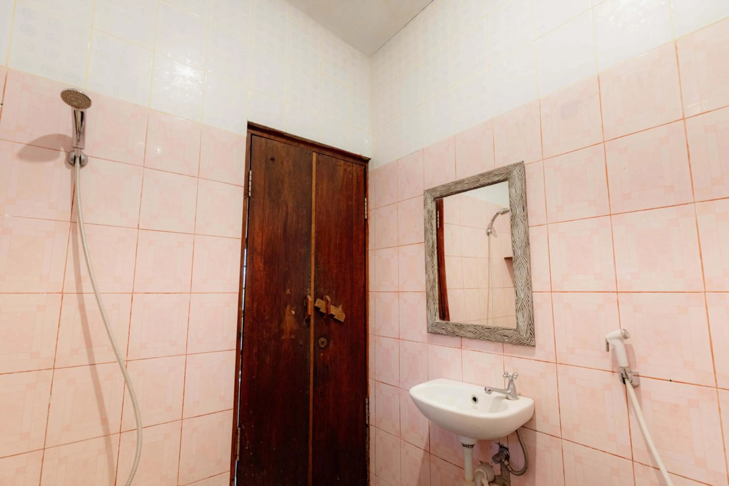 Shower in Warji House 1 Ubud Centre