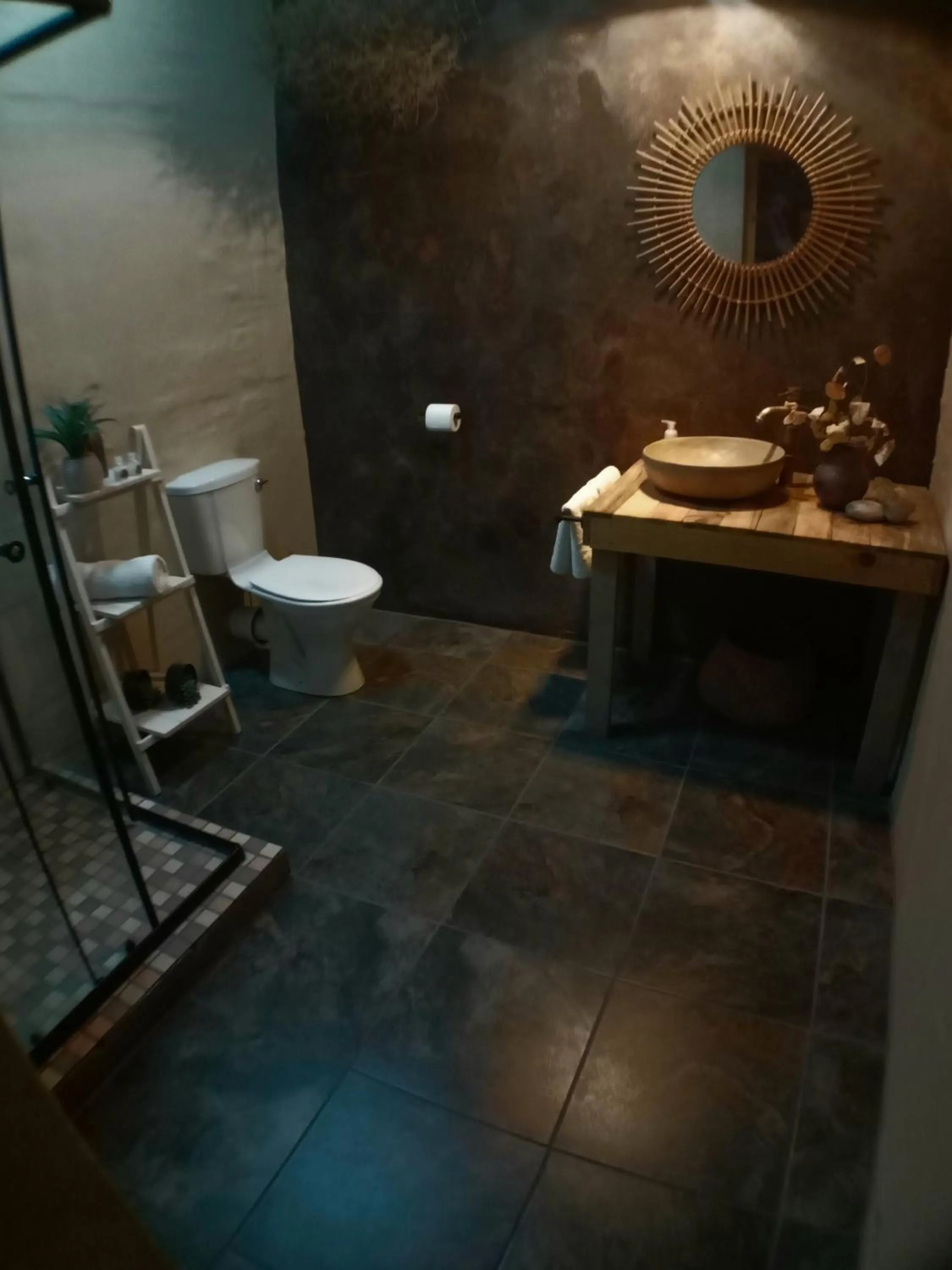 Large Double Room in AshTree GuestHouse