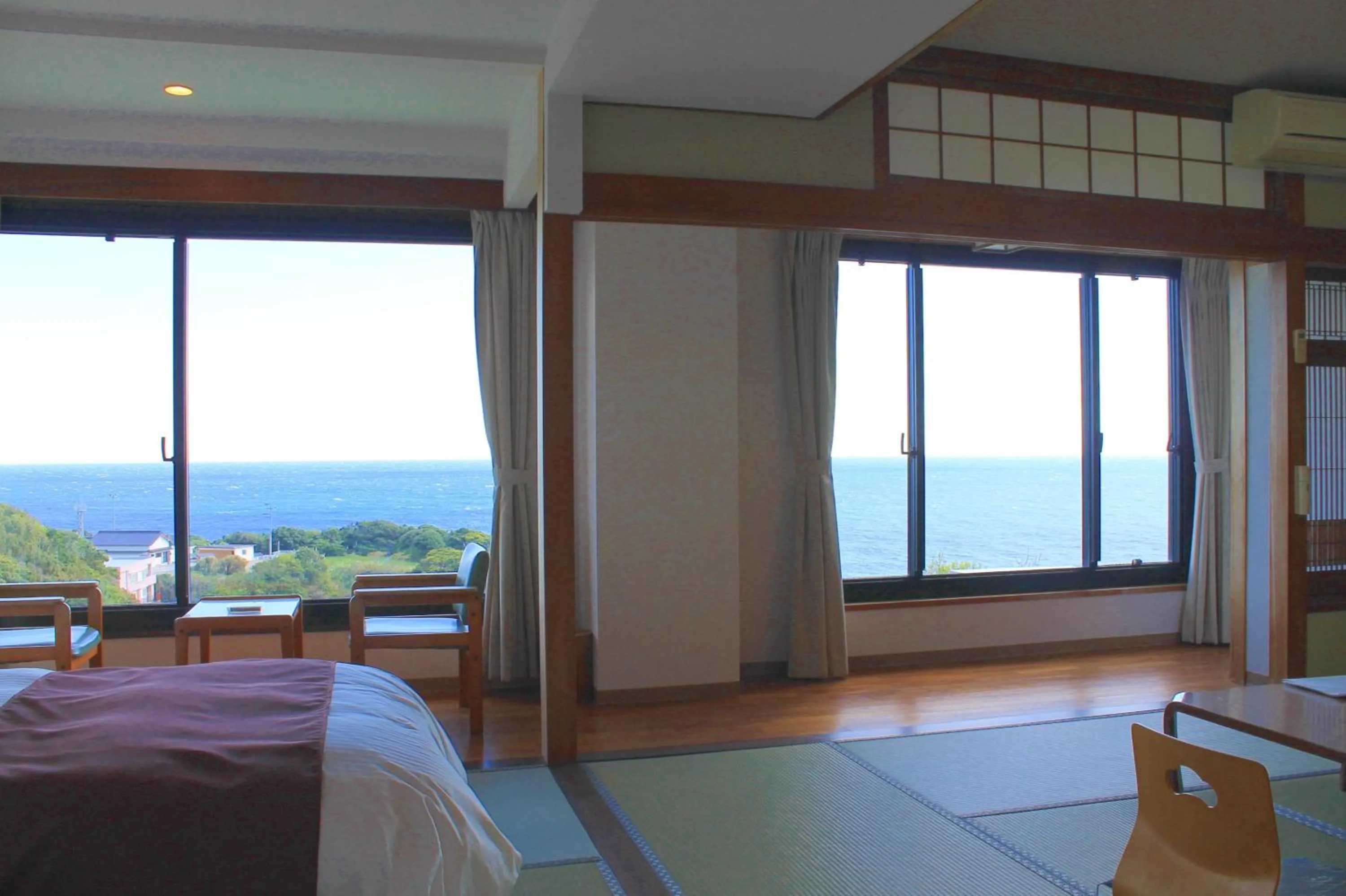 Photo of the whole room, Bed in Ashizuri Kokusai Hotel