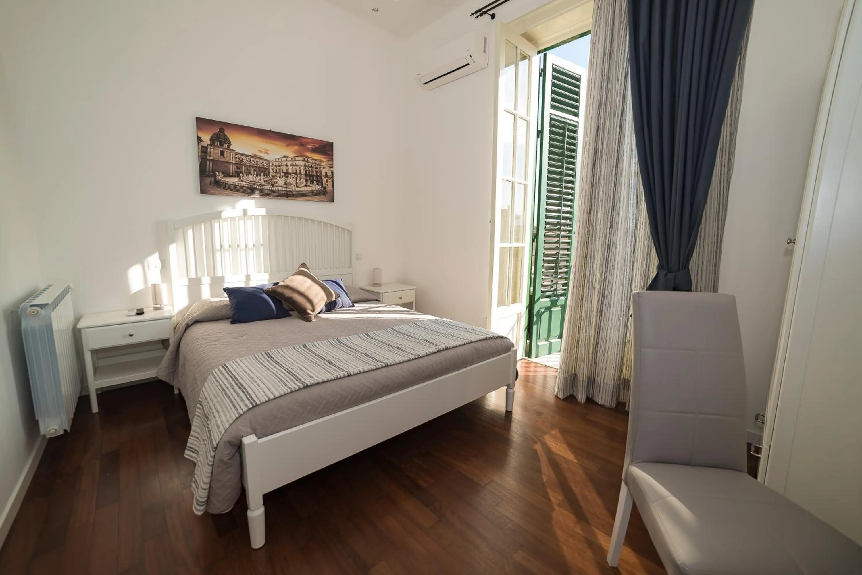Photo of the whole room, Bed in Ai Lattarini House