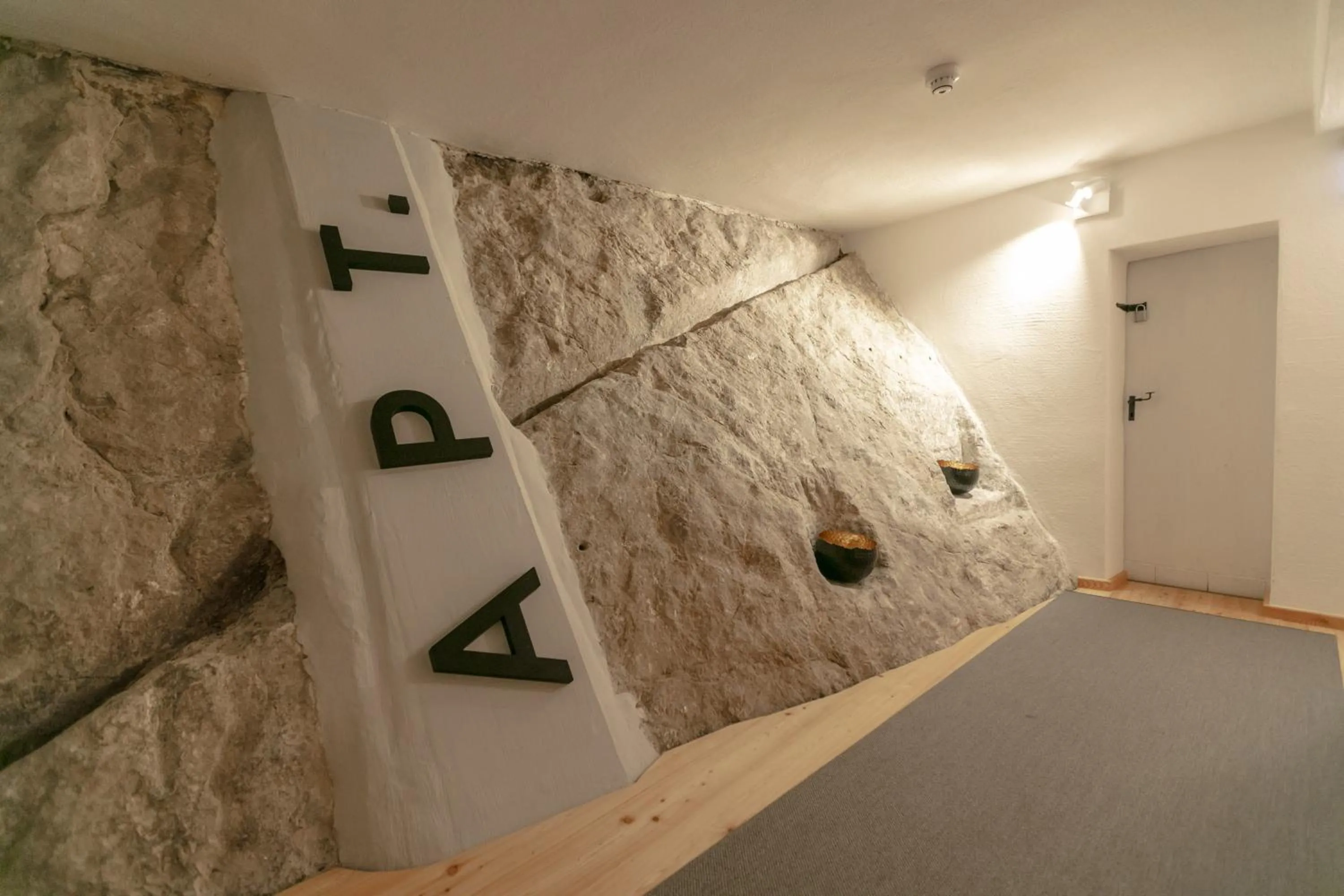 APT. STONE-LODGE