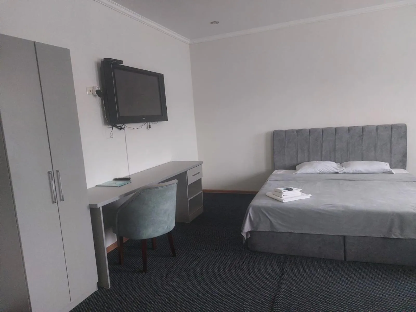 Family Suite - single occupancy in Victoria Hotel