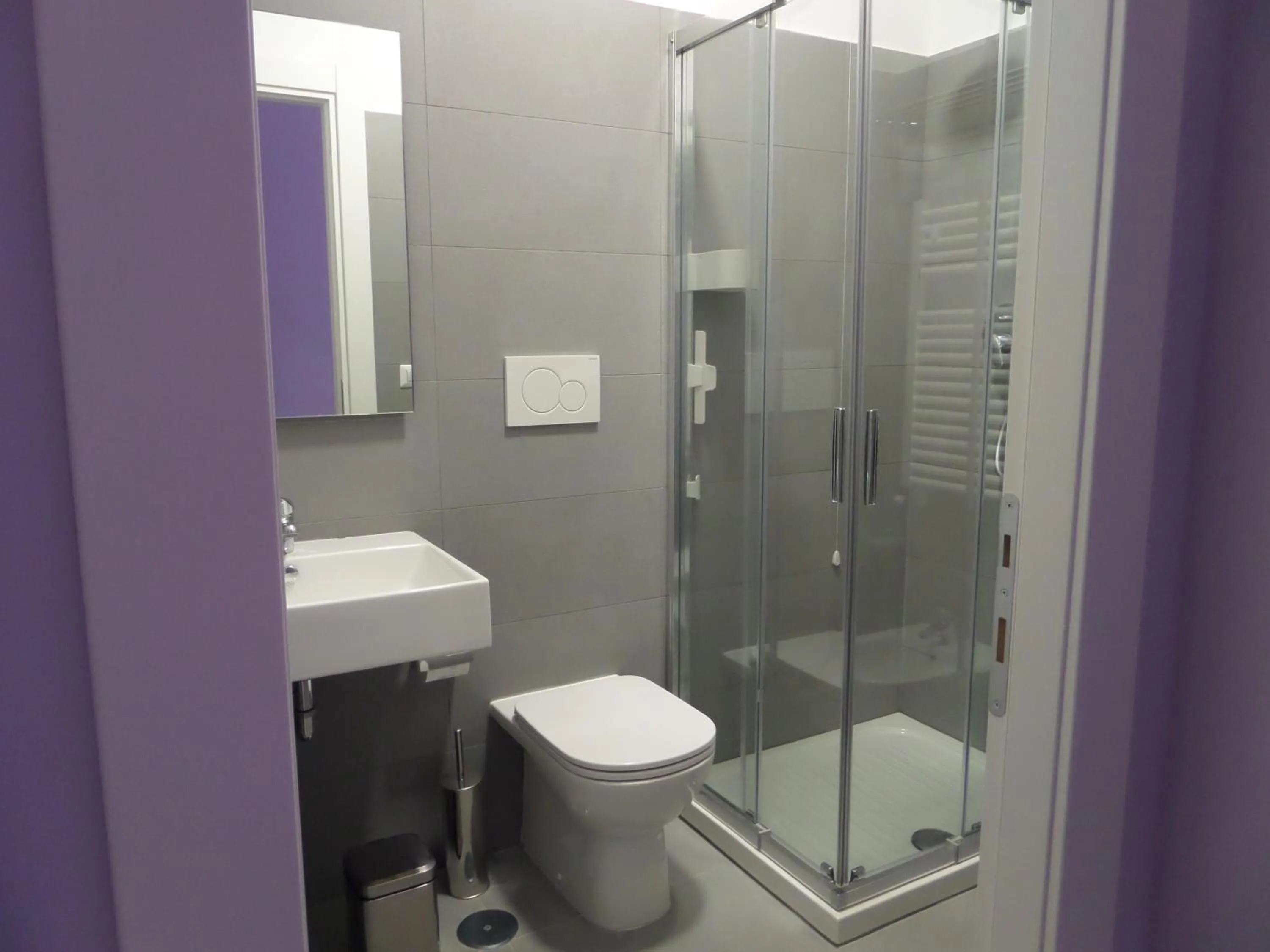 Shower in 325 Rooms ai Fori