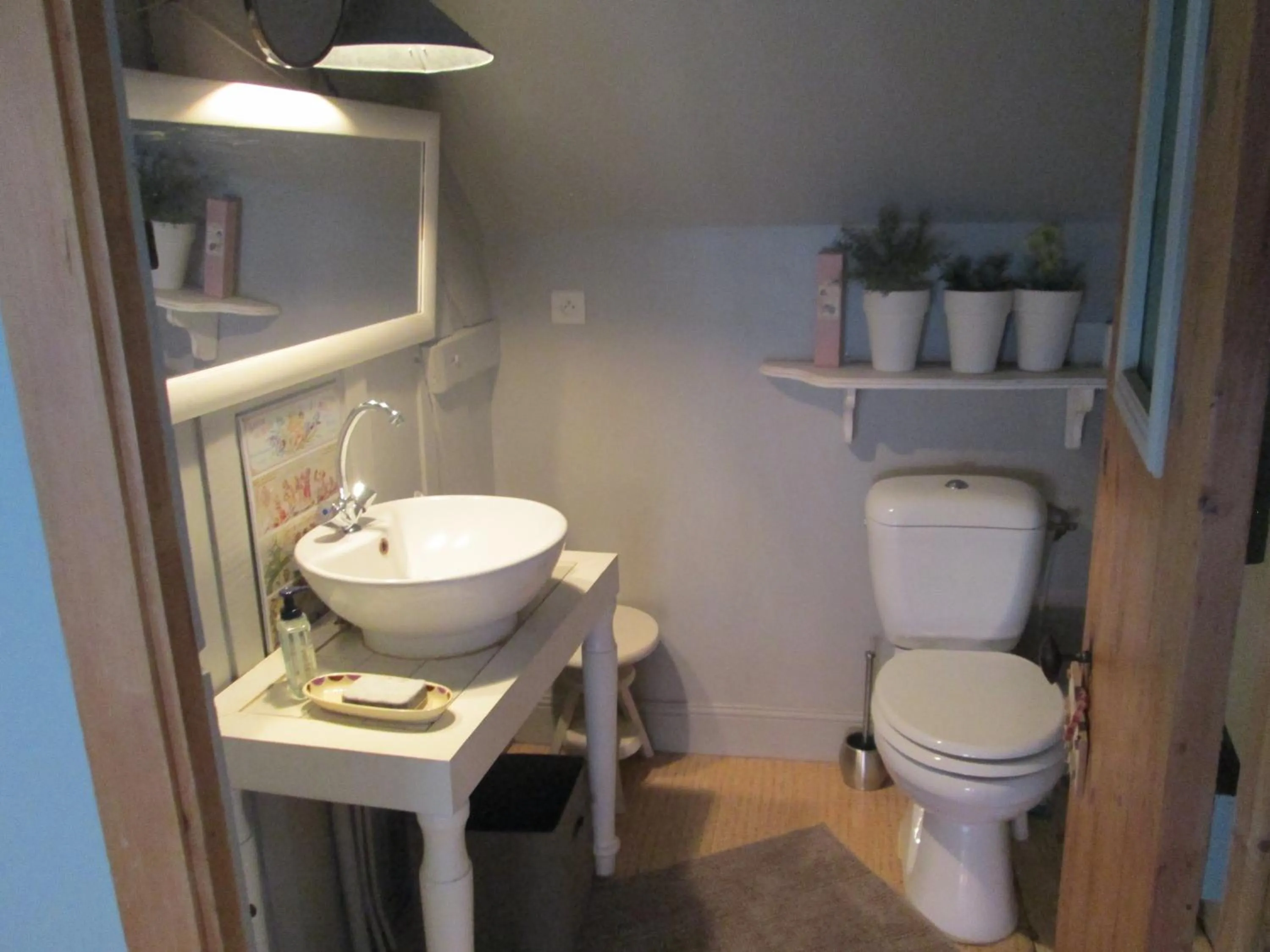 Toilet in Chambres d'hôtes Atypik