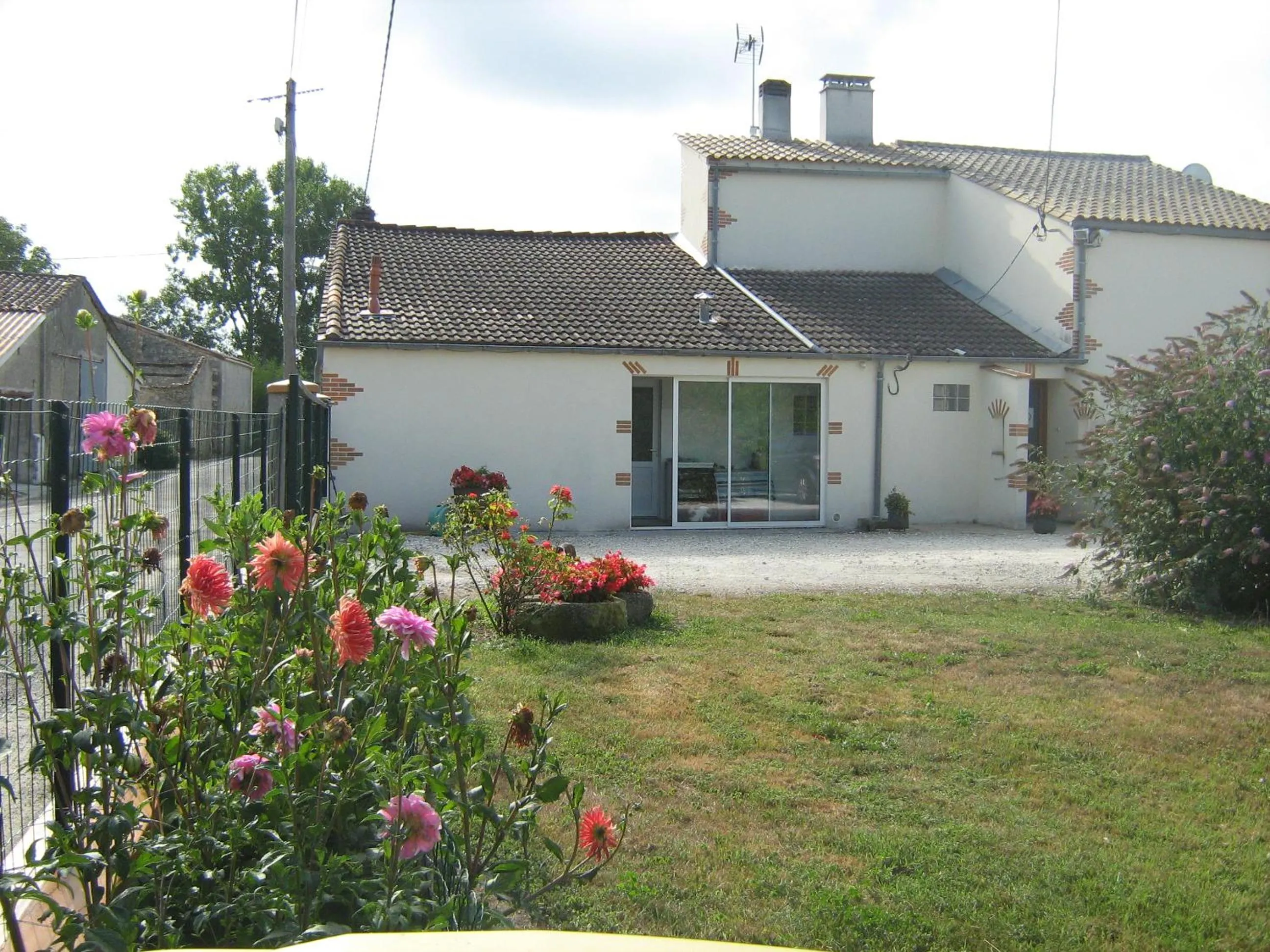 Facade/entrance in La Halte de Segondignac