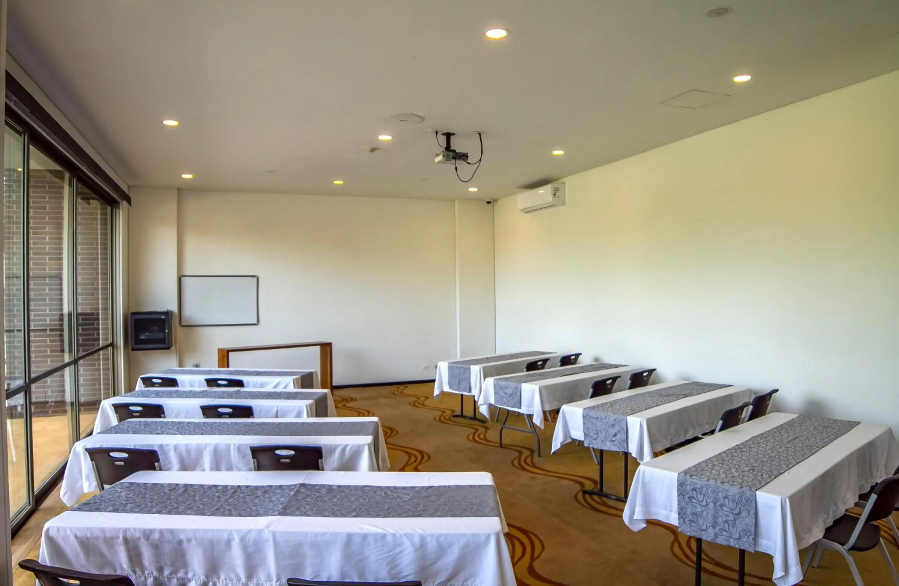 Business facilities in MG Hotels & Suites
