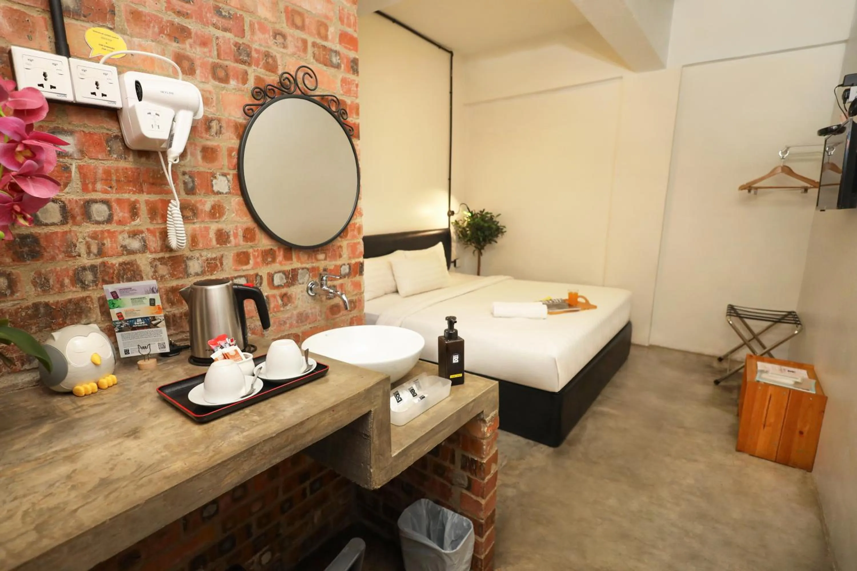 Coffee/tea facilities, Bed in Suite 18 Boutique Hotel