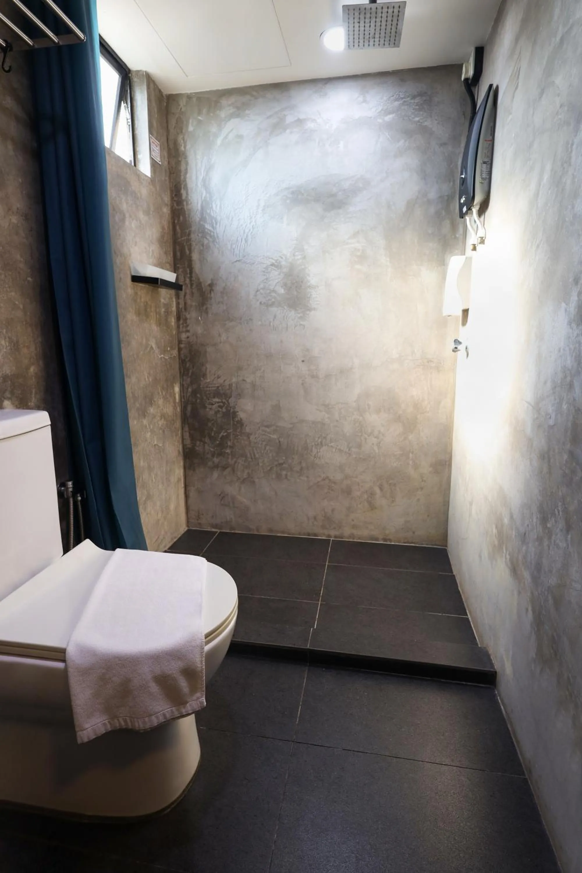 Toilet in Suite 18 Boutique Hotel