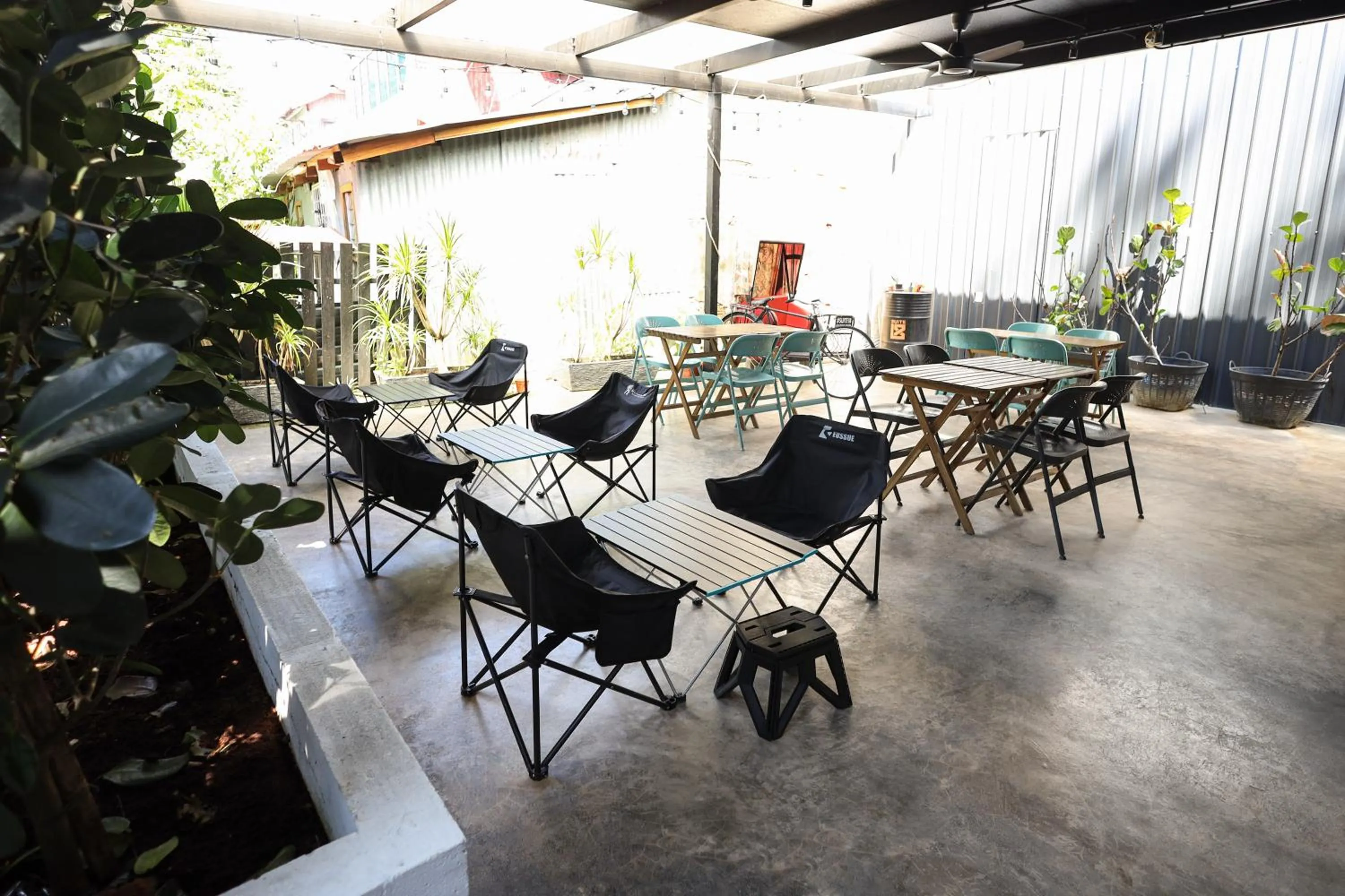 Restaurant/places to eat in Suite 18 Boutique Hotel