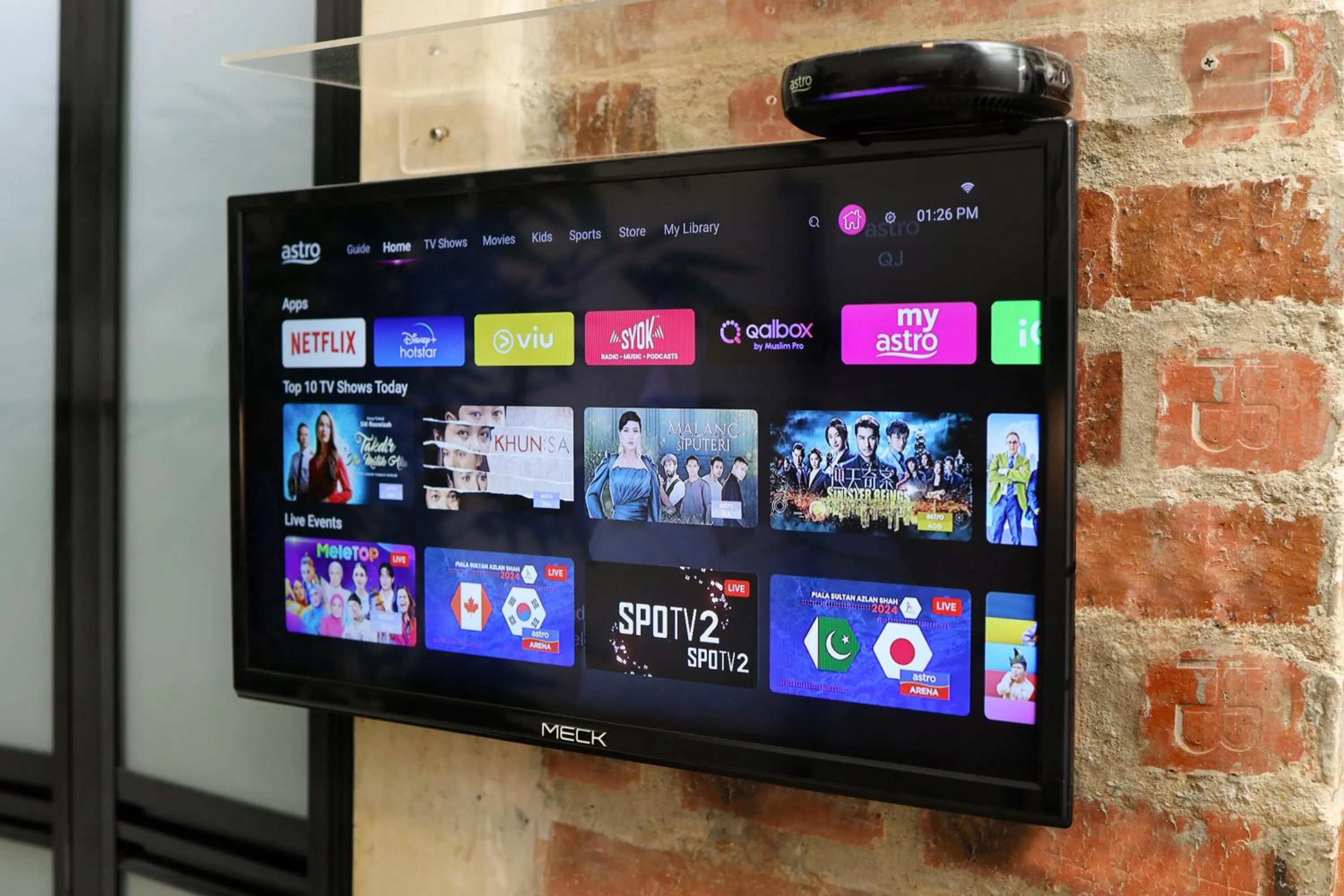 TV and multimedia in Suite 18 Boutique Hotel