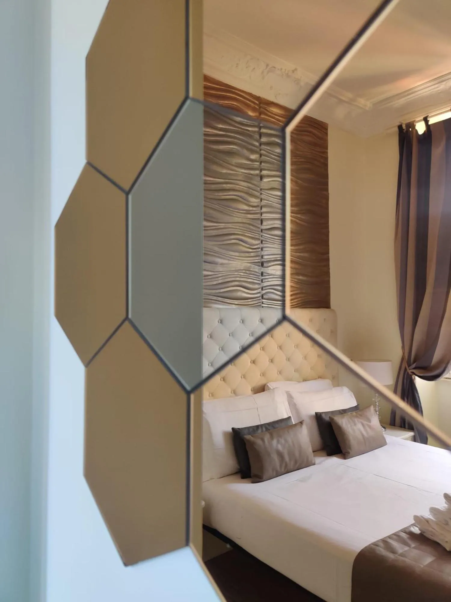 Decorative detail, Bed in Corso Experience