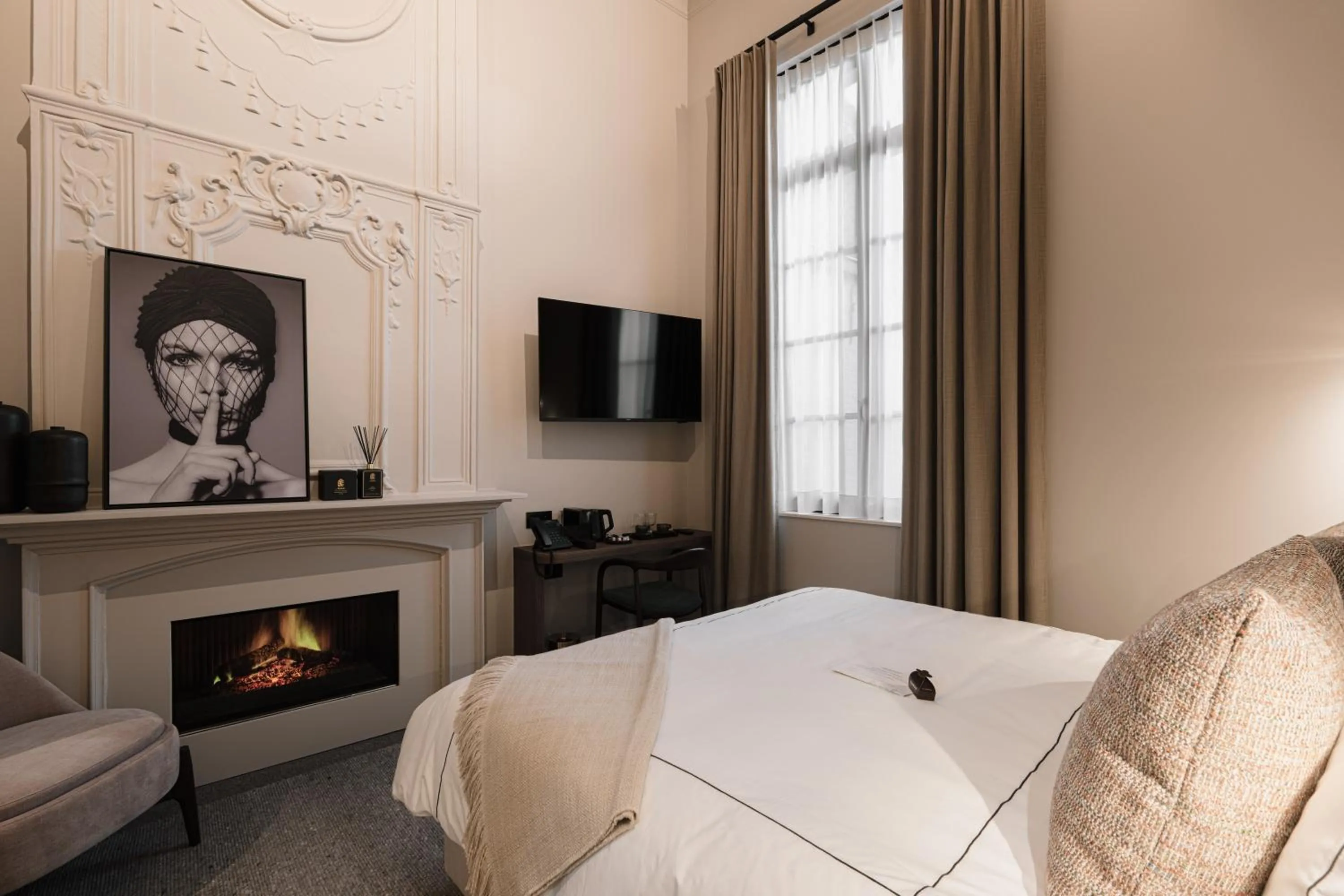 fireplace, Bed in Boutiquehotel Le Foulage - adults only