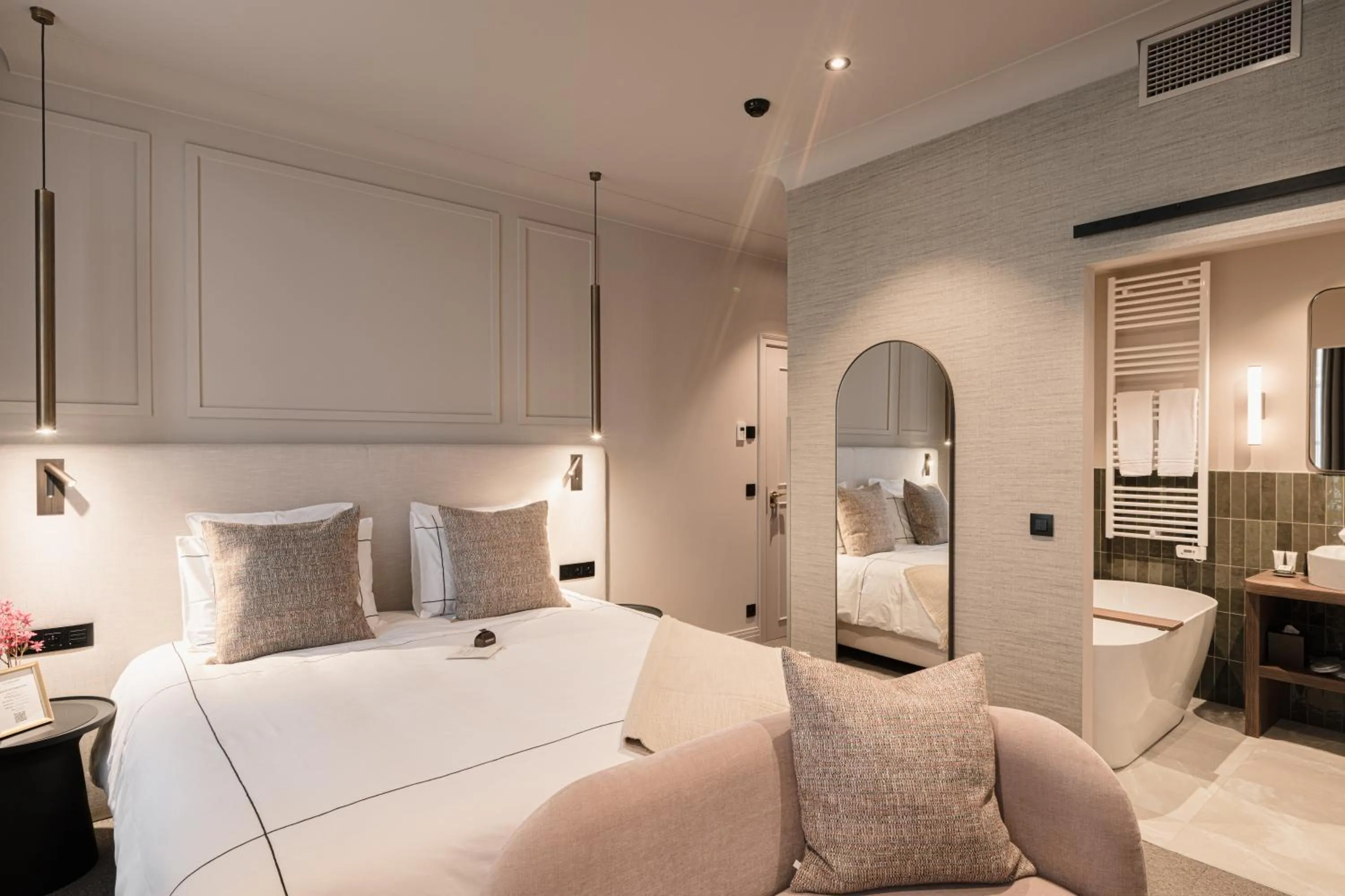 Photo of the whole room, Bed in Boutiquehotel Le Foulage - adults only