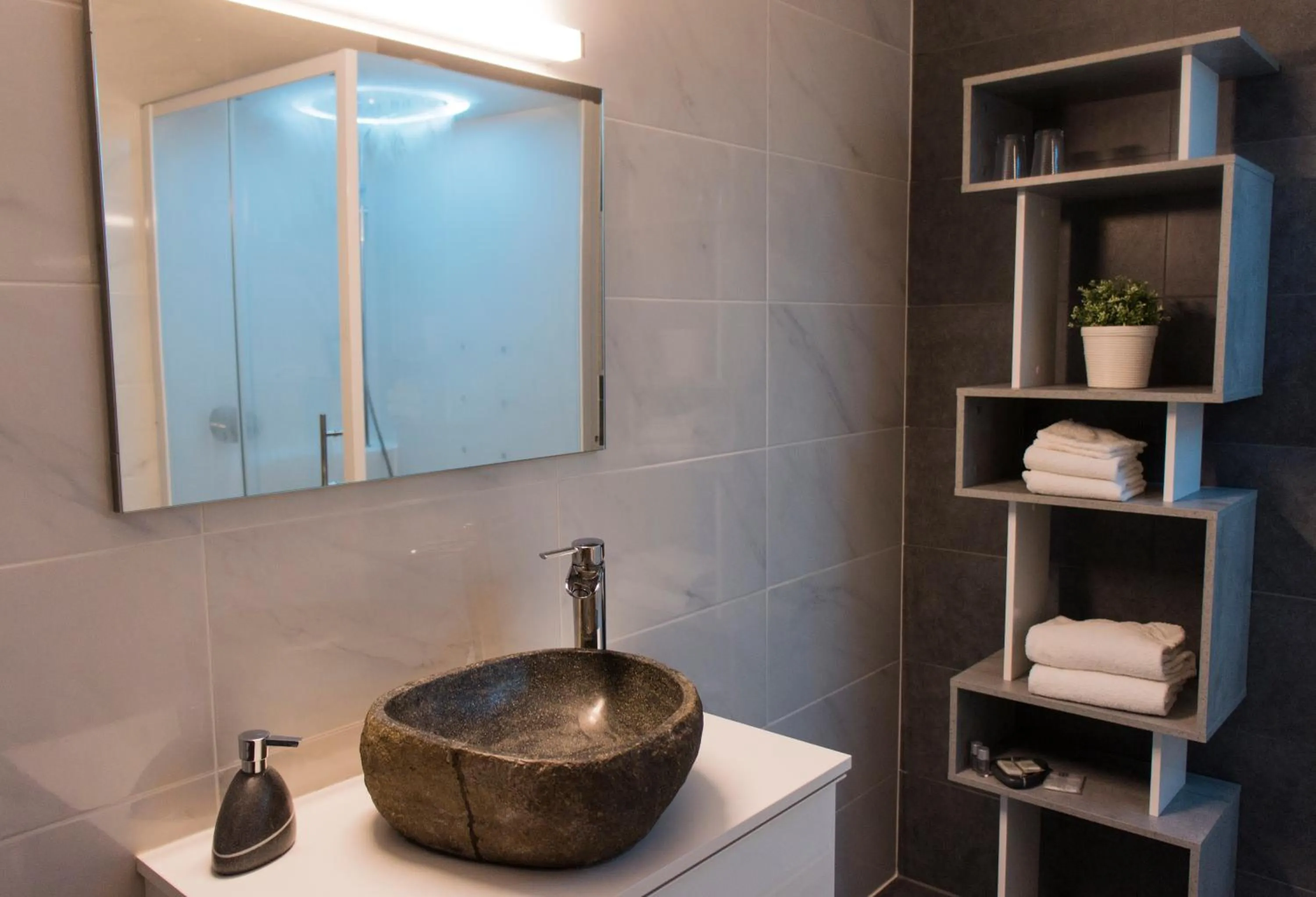 Bathroom in Hotel Adoma