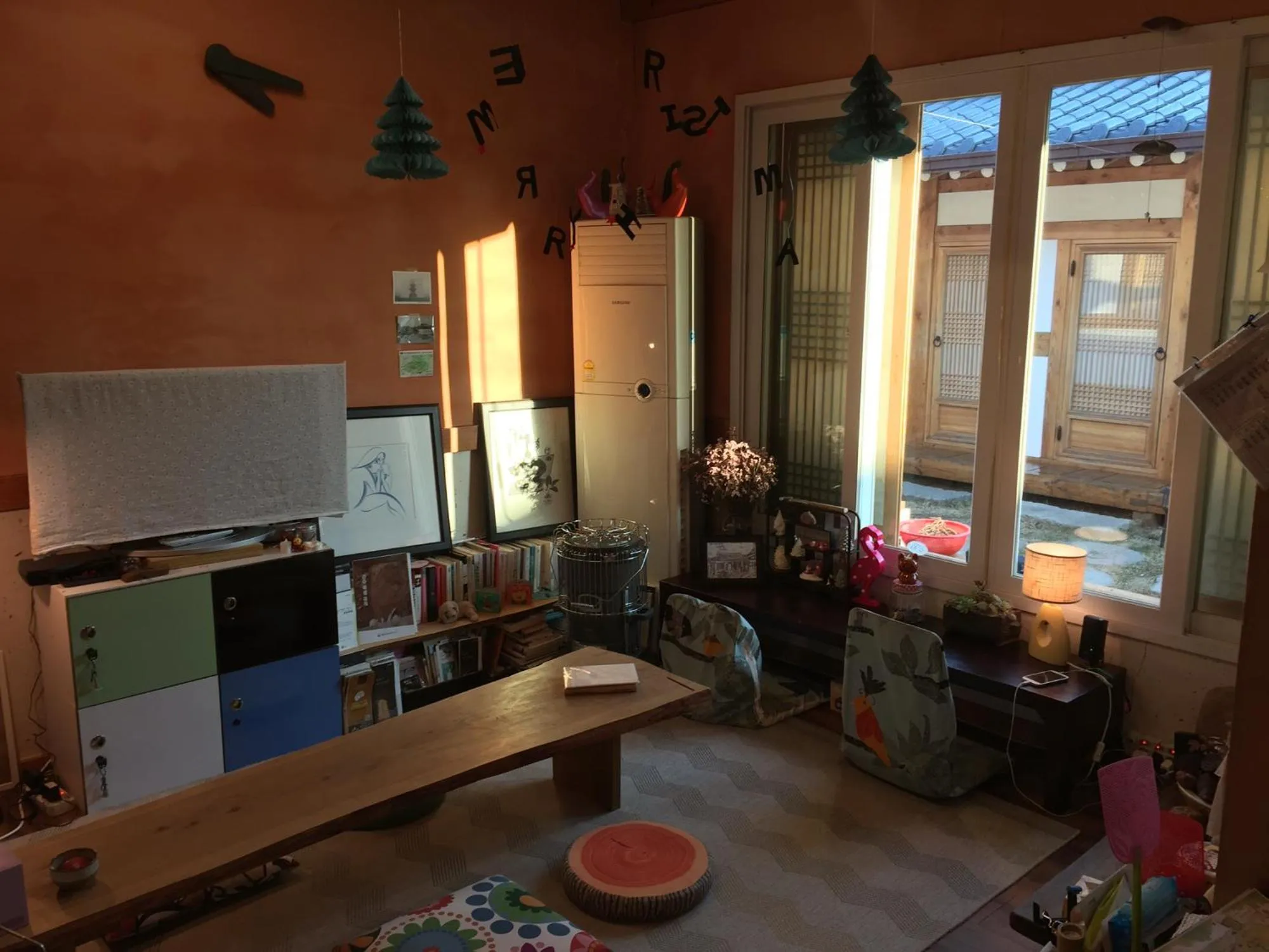 Communal lounge/ TV room in Dorandoran Guesthouse