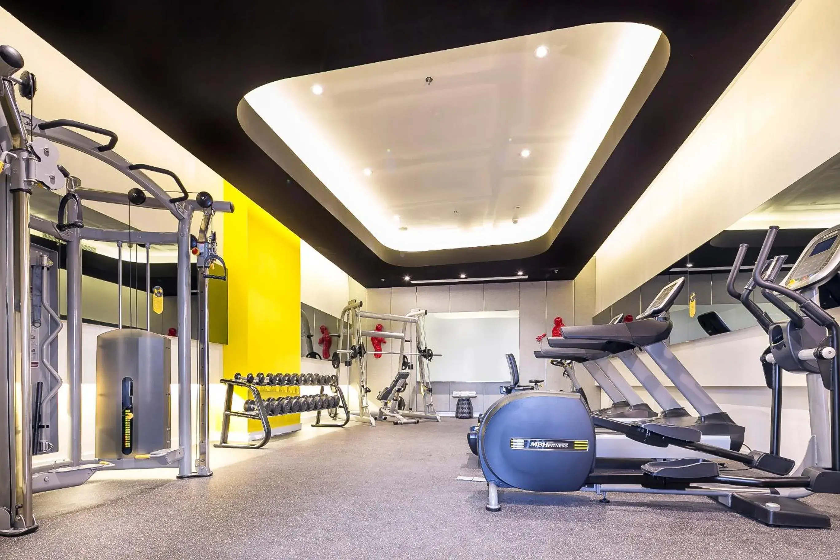 Fitness centre/facilities in YELLO Hotel Harmoni Fitness centre/facilities in YELLO Hotel Harmoni